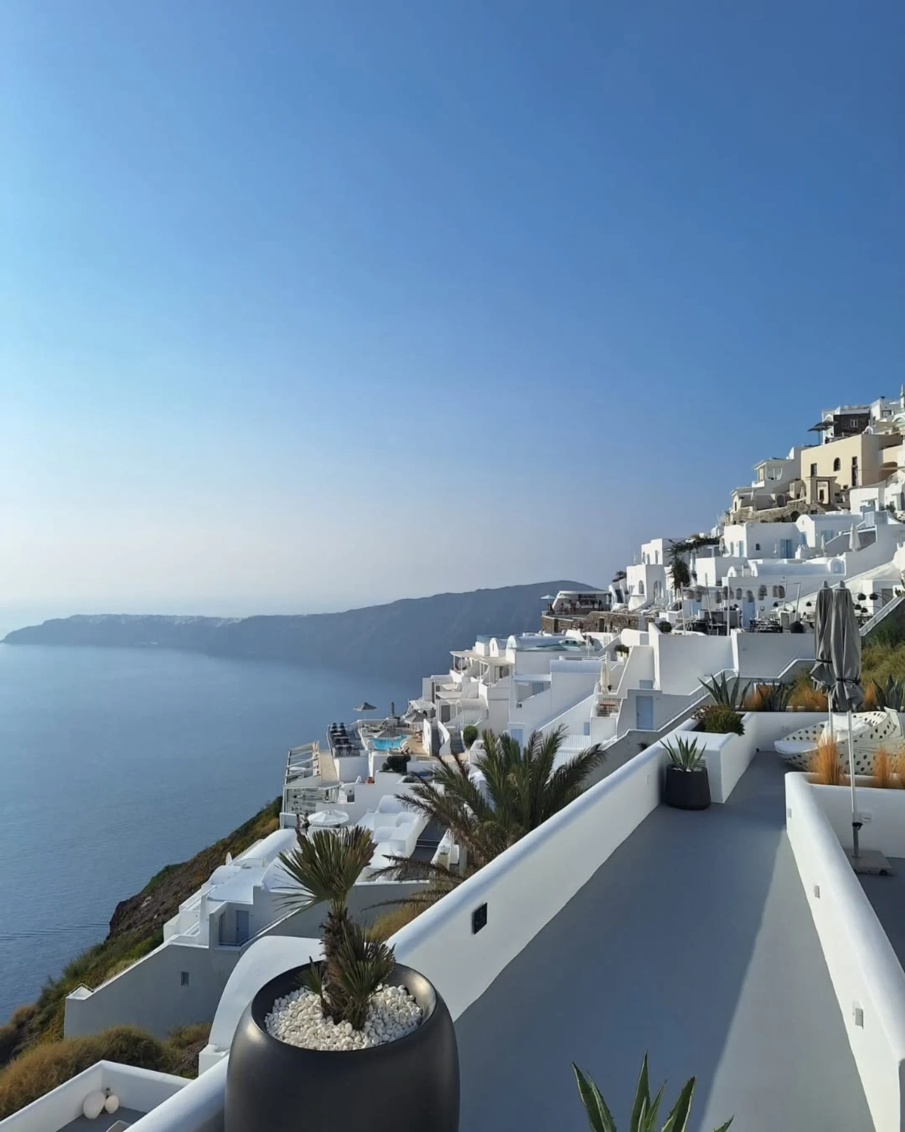 Sonnengrüße auf Santorini: Yoga mit Blick auf die Ägäis - 3