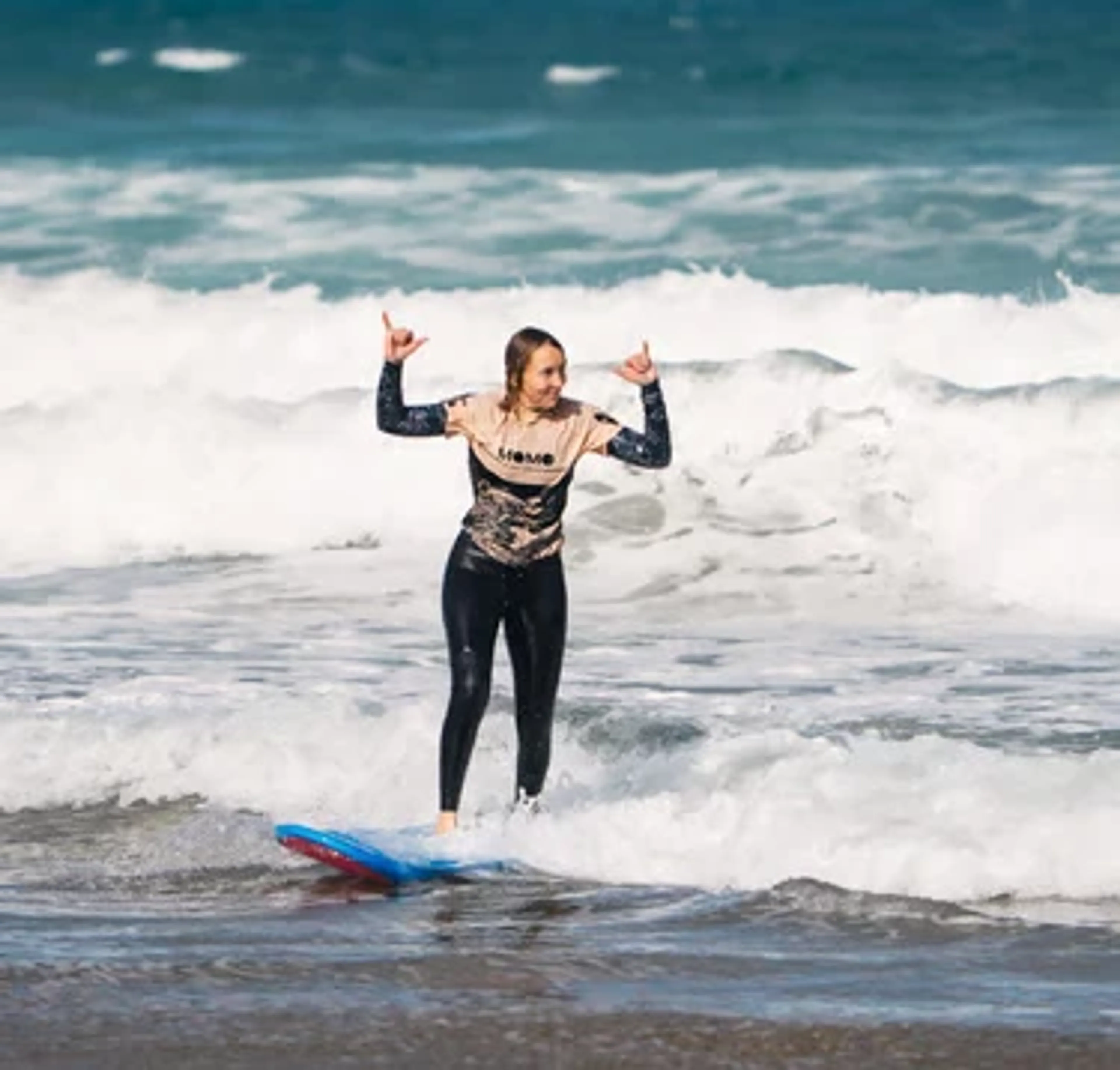 Surfen und Lanzarotes Wellen und Vulkanlandschaft entdecken - 2