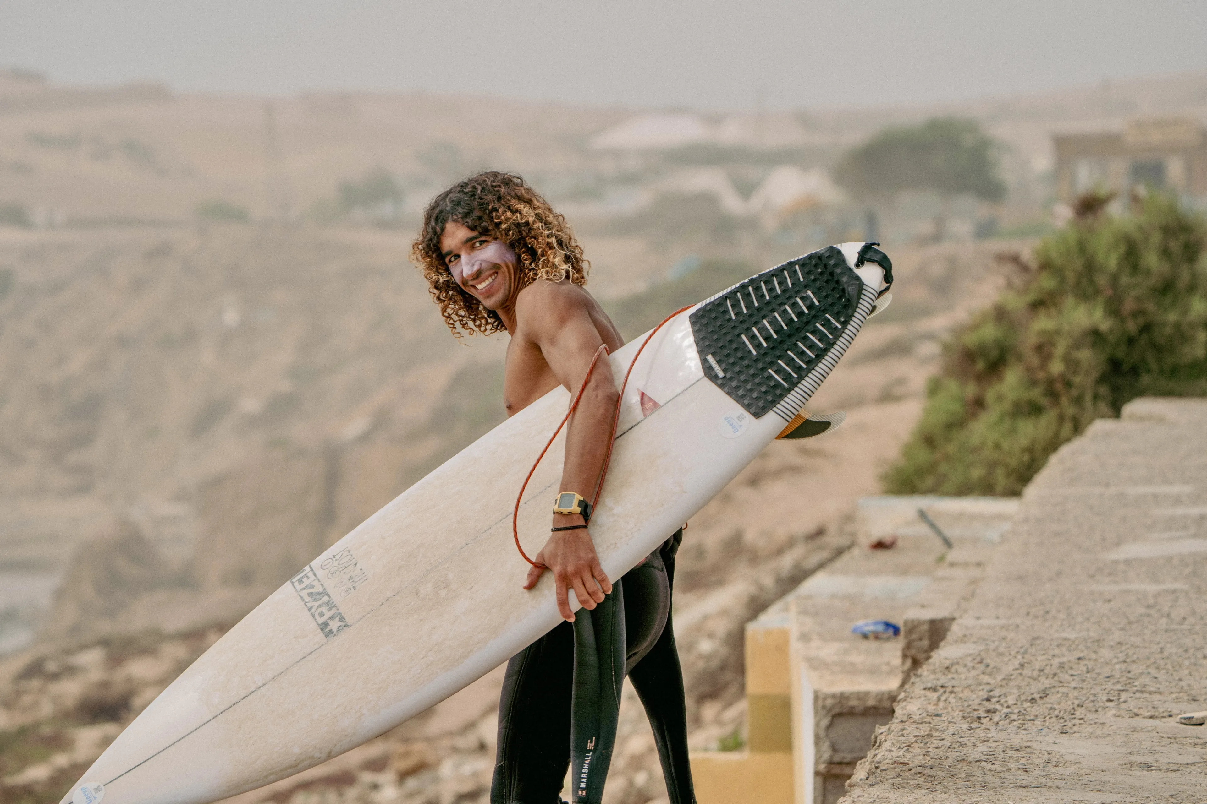 Surf, Sun & Good Vibes: Entdecke die Freude am Surfen und Yoga - 5