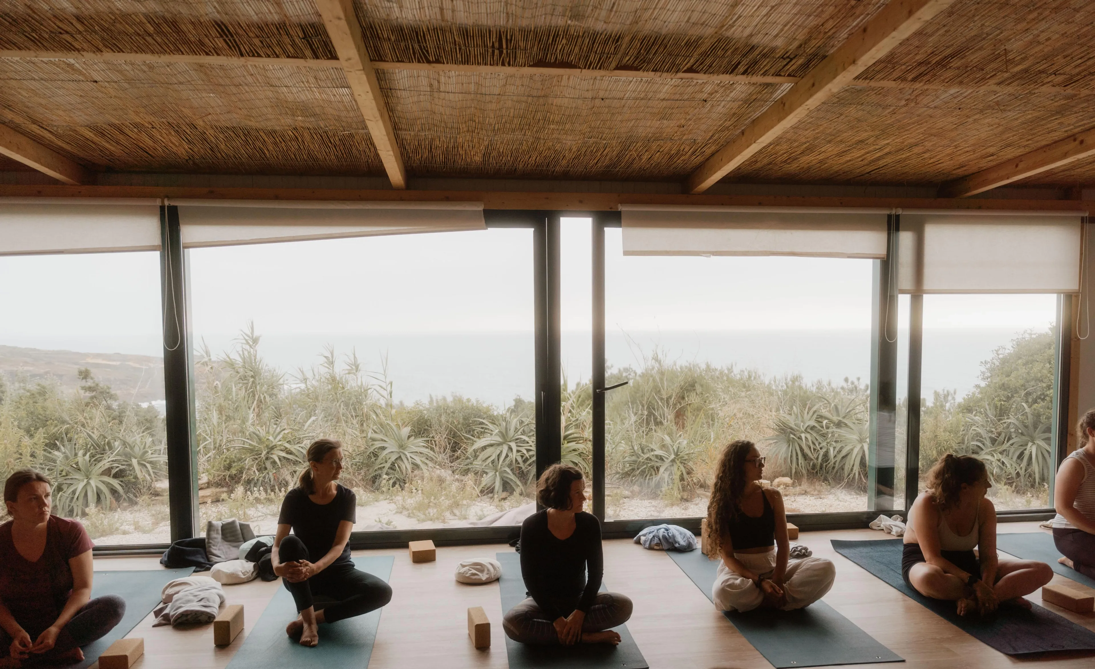 Die Kunst der Balance: Ein Yoga-Reset am Meer - 1