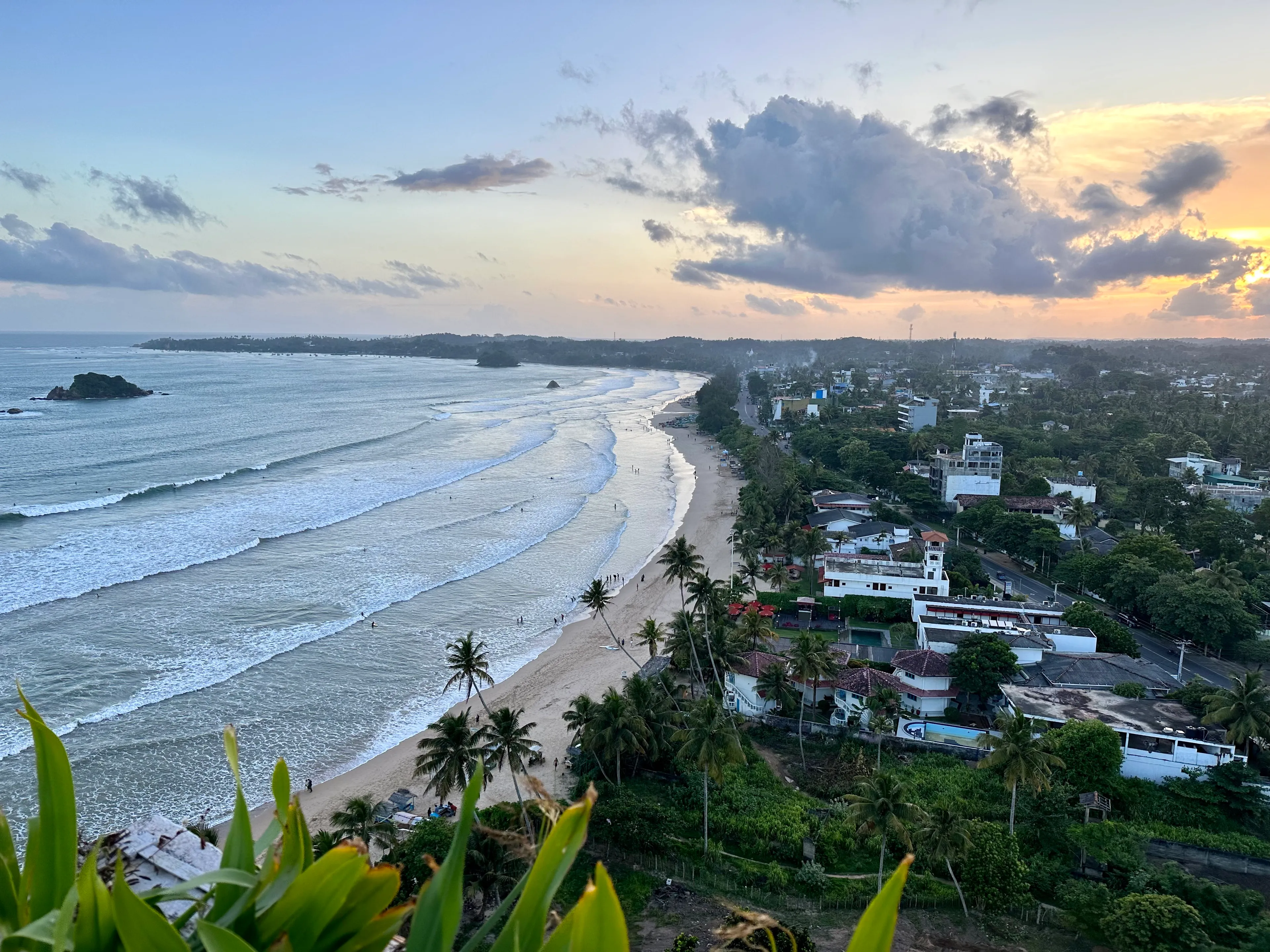 Surfen und Yoga im tropischen Paradies – Erlebe die Magie Weligamas! - 4