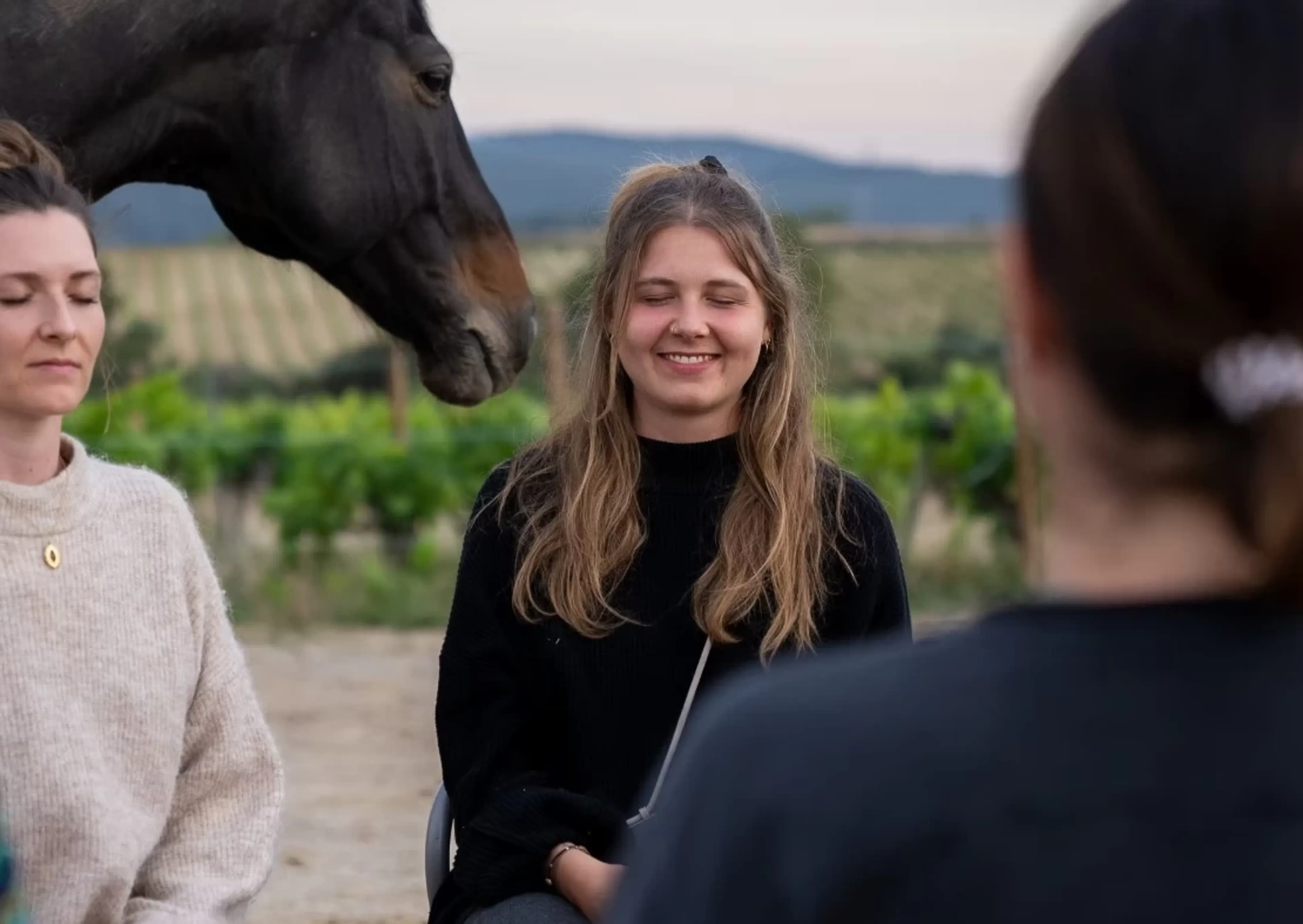 Yoga & Heilung mit Pferden: Dein Weg zu Ruhe und innerer Balance - 1