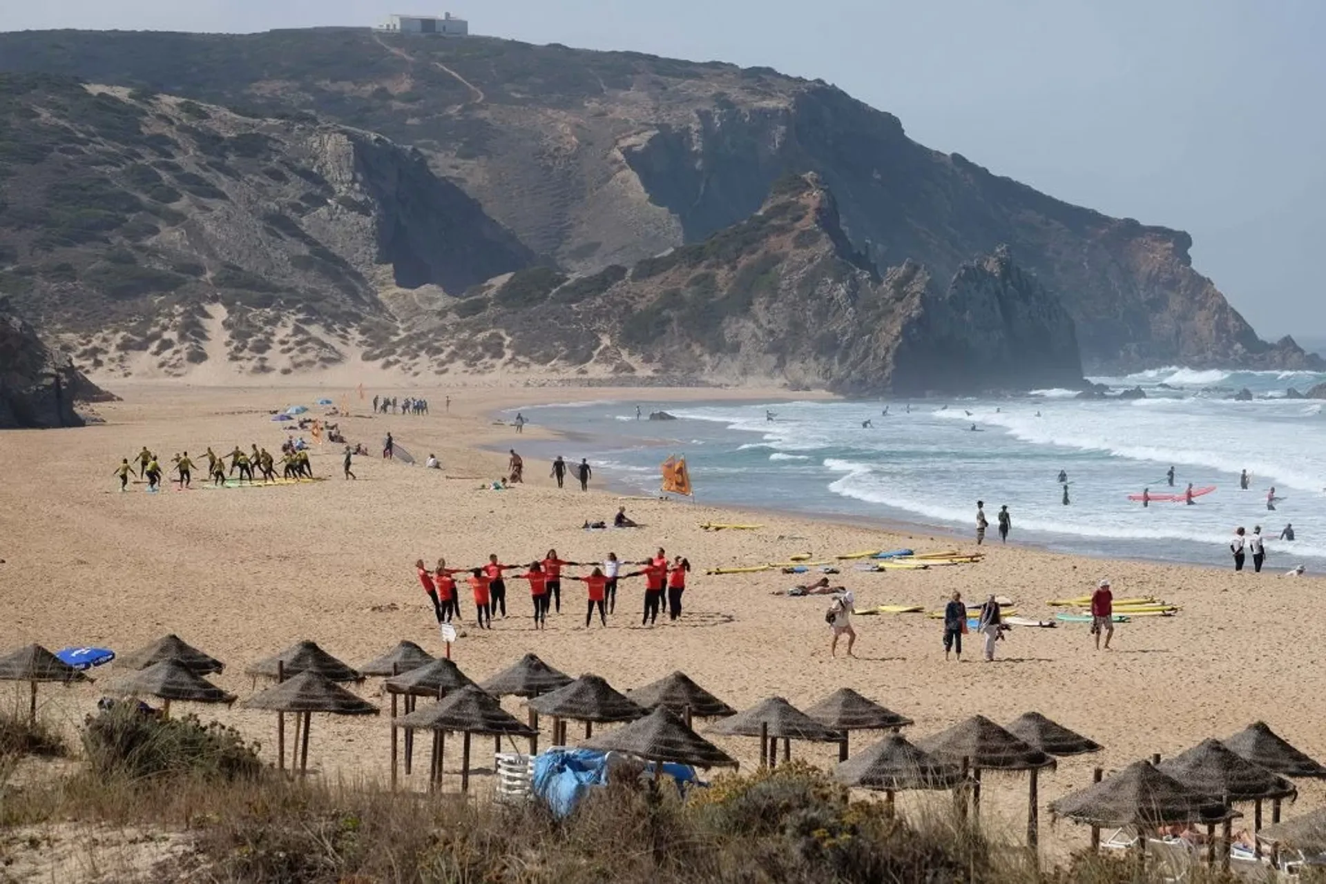 Surfen lernen und neue Leute treffen im Surfhostel in Sagres