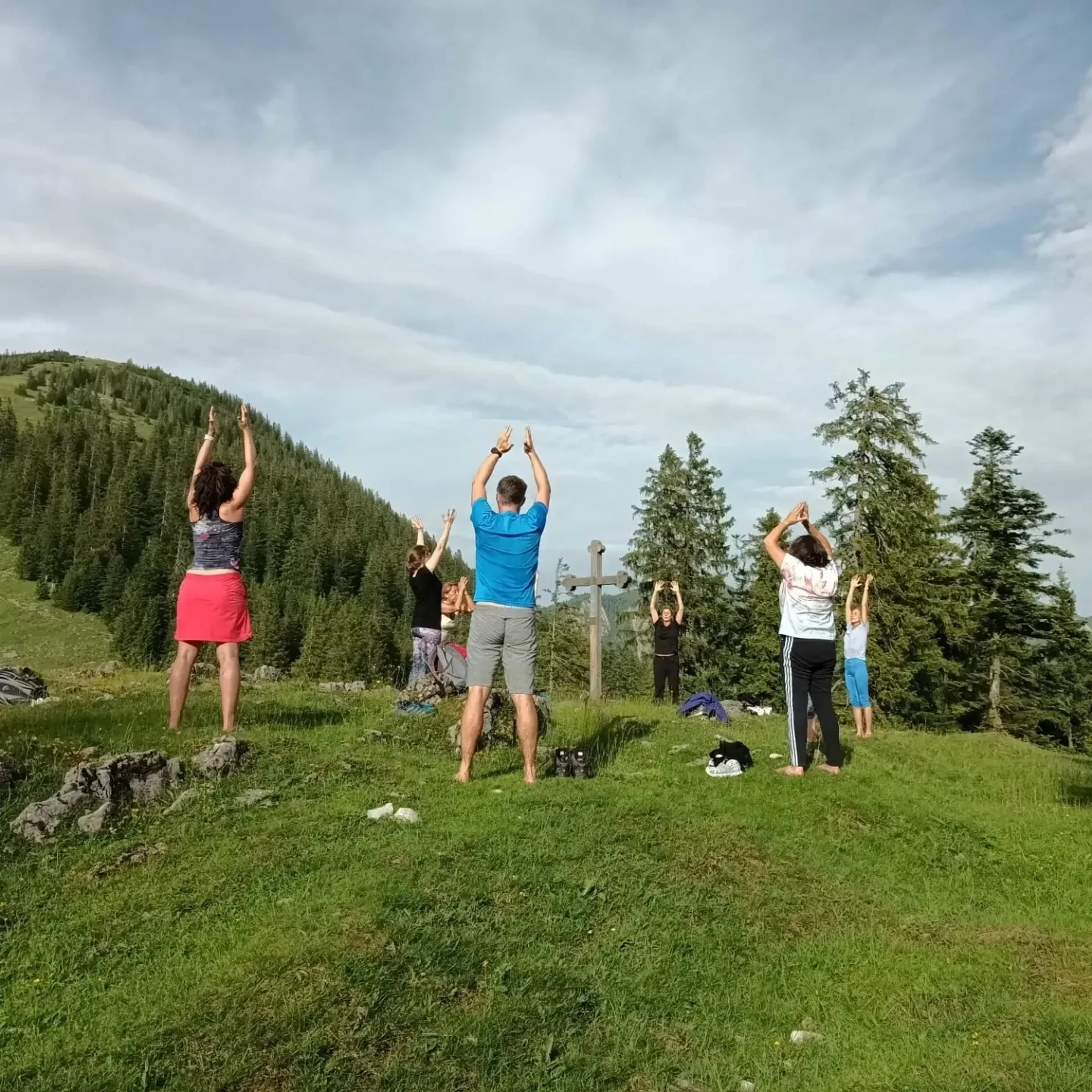 Sternenklare Auszeit: Yoga und Sternschnuppen über den Bergen - 3