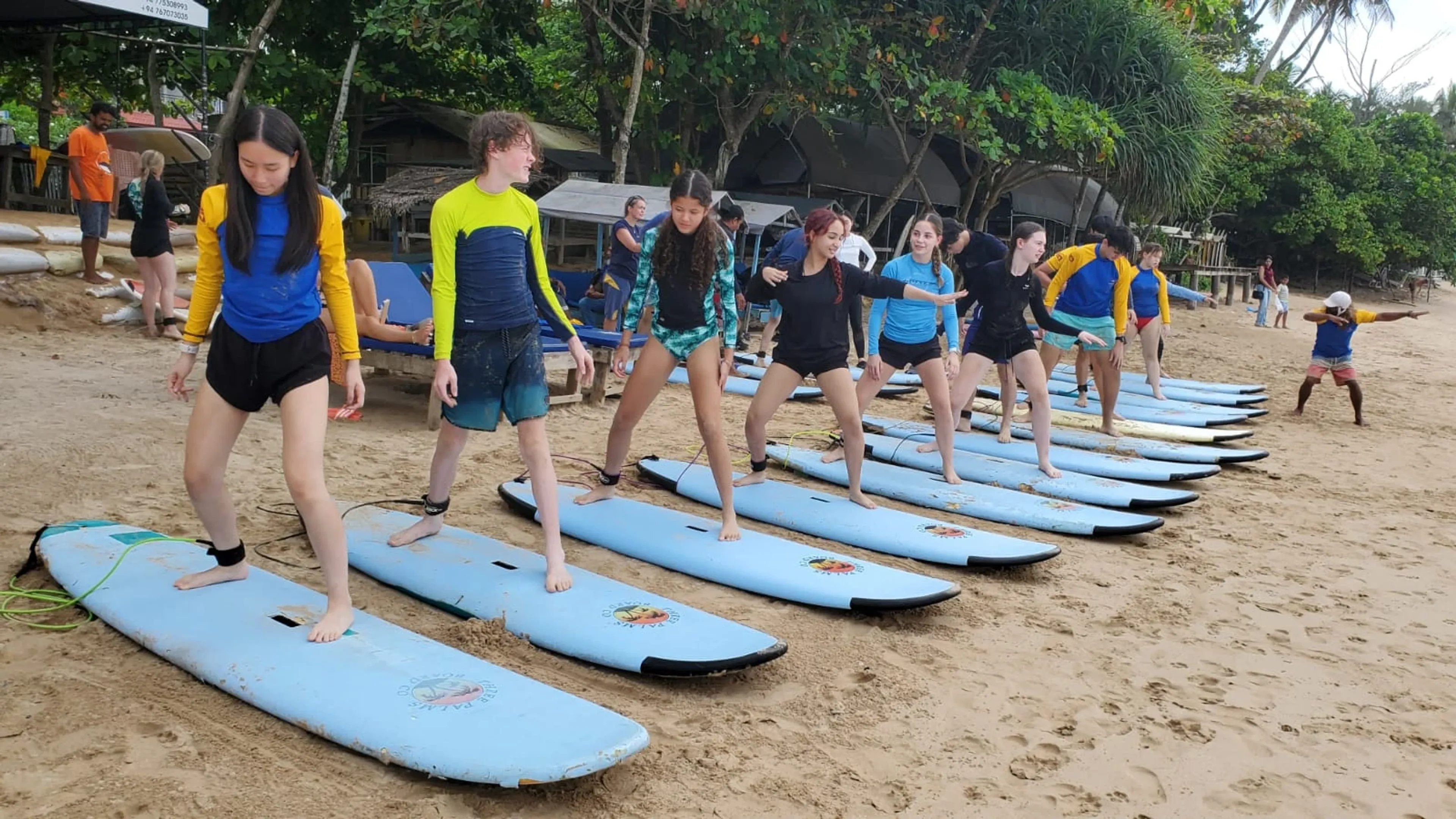 Den ganzen Tag surfen: Meer, Wellen & Community in Weligama - 2