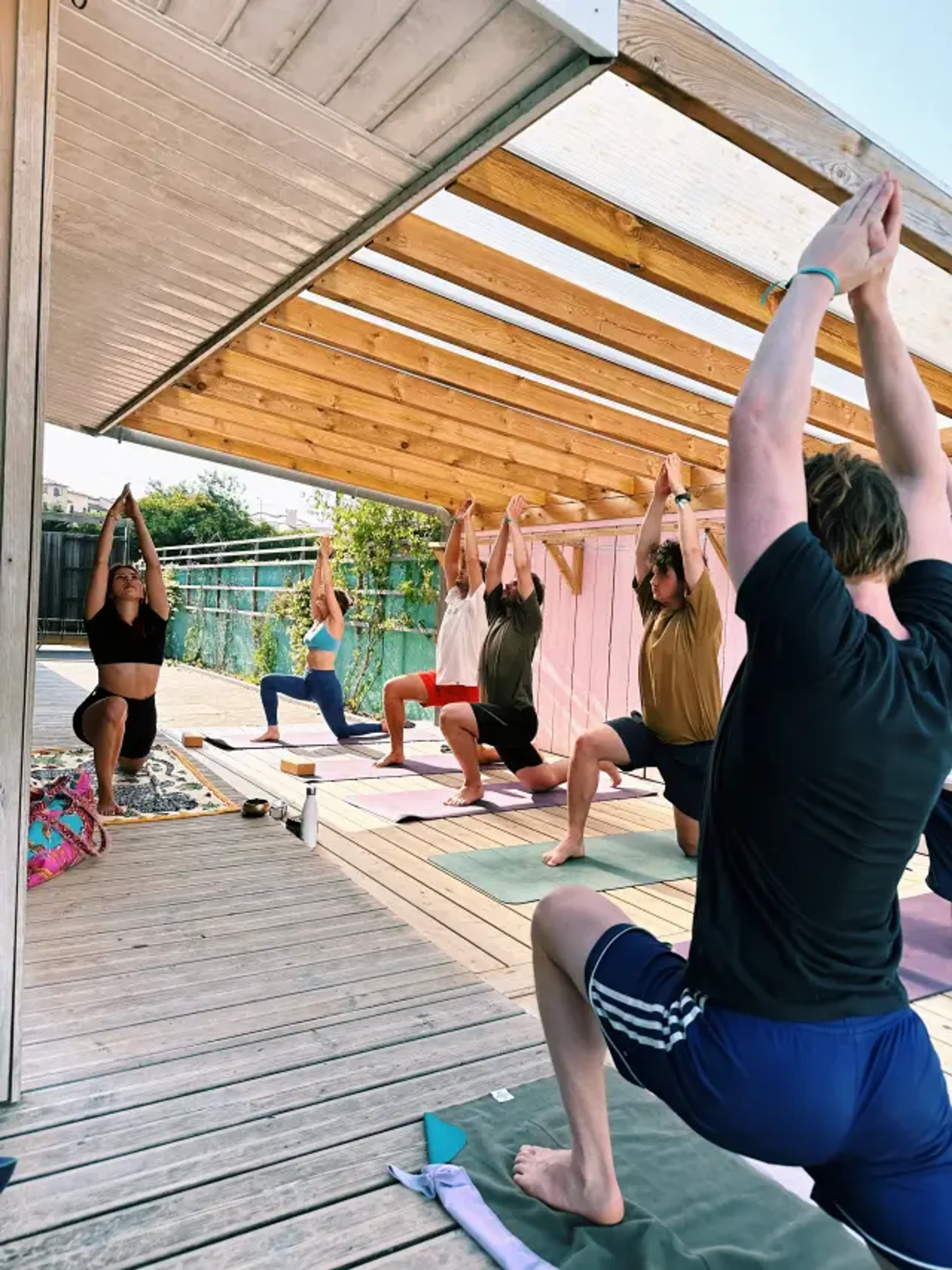Erlebe die Verbindung von Surfen und Yoga im entspannten Lacanau - 1
