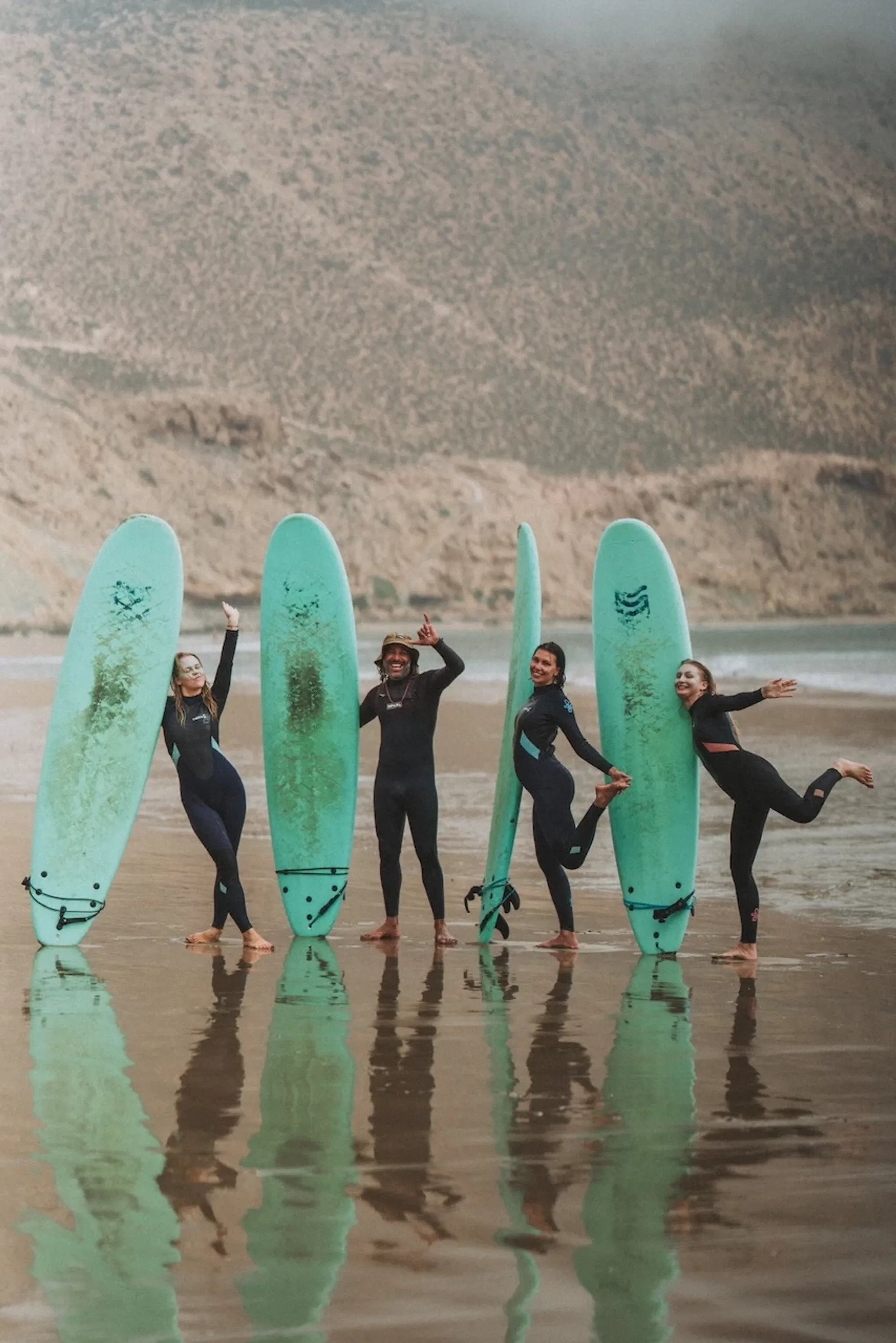 Surfcamp im charmanten Fischerdorf: Wellen, Natur & Gleichgesinnte