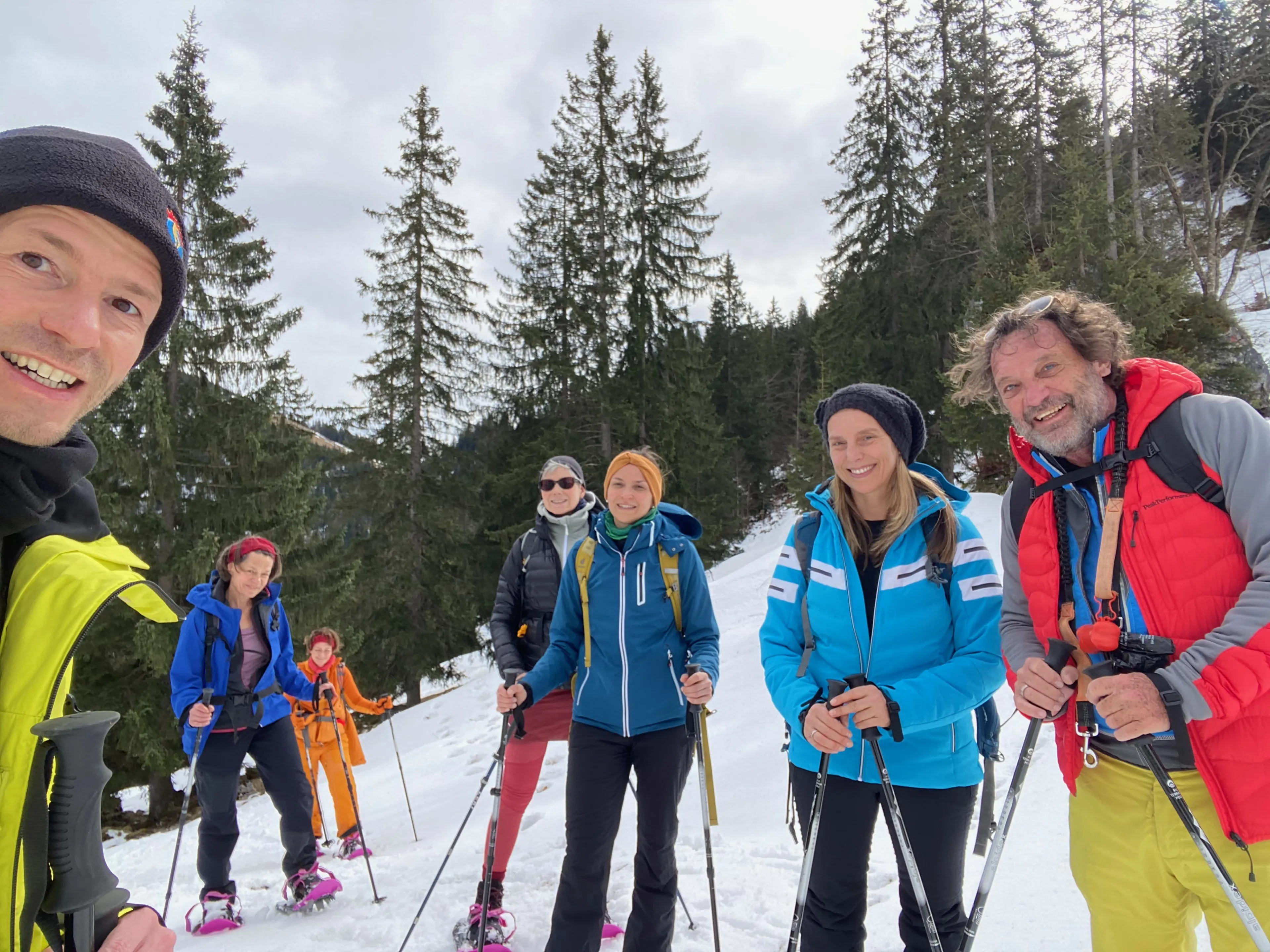Yoga und Schneeschuhwandern mit Alleinlage auf 1300 Metern - 3
