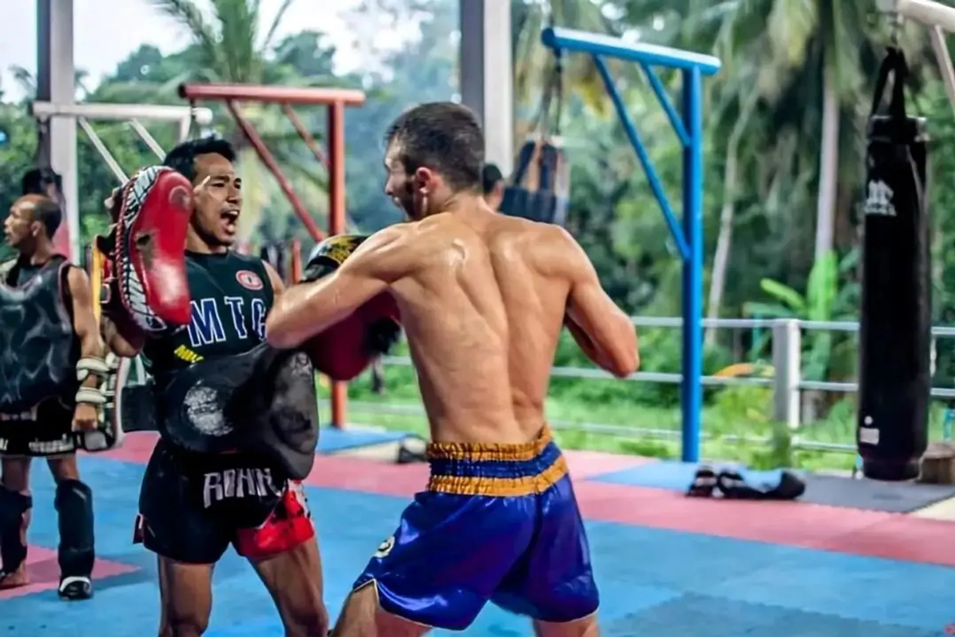 Muay Thai Camp: Trainiere mit echten Weltmeistern