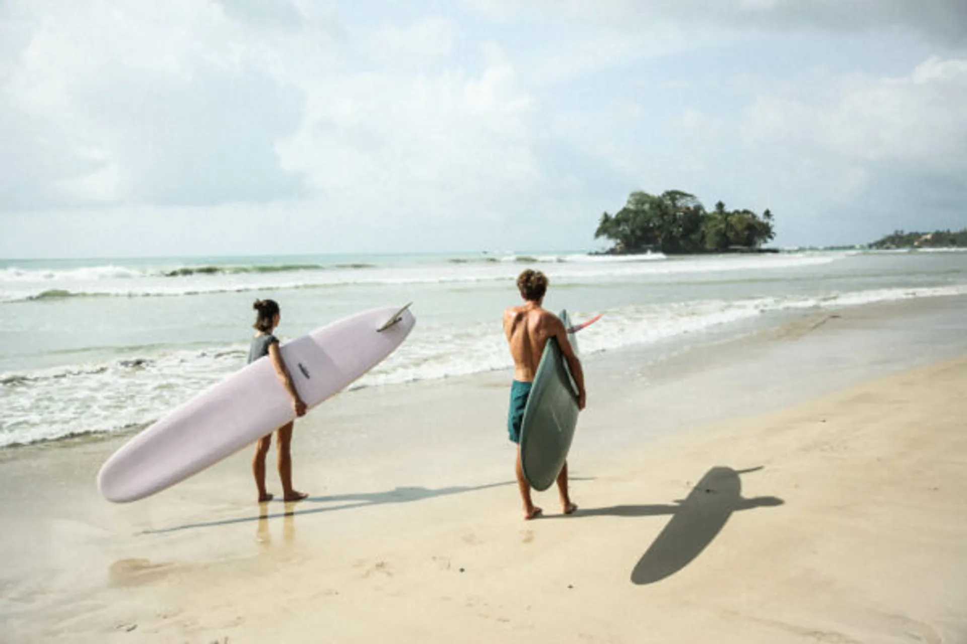 Surfen in Weligama: Konstante Wellen & srilankische Gastfreundschaft