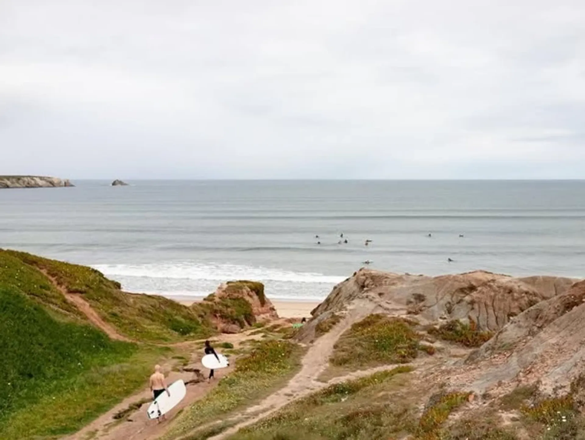 Surf-Lodge mit Meerblick und Pool direkt am Traumstrand