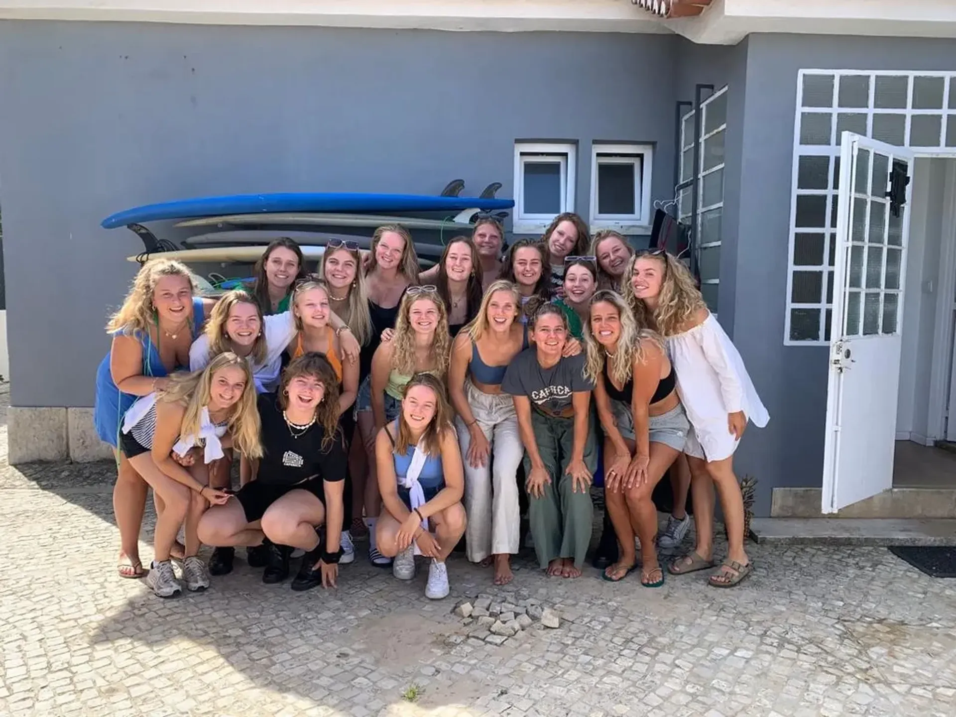 Surf-Hostel mit City Vibes für kleine Gruppen bis 17 Personen