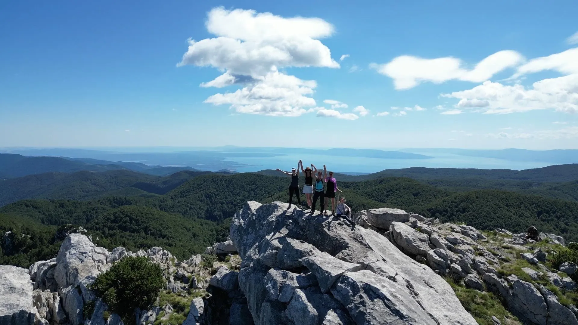 Yoga und Wandern in den Bergen Kroatiens