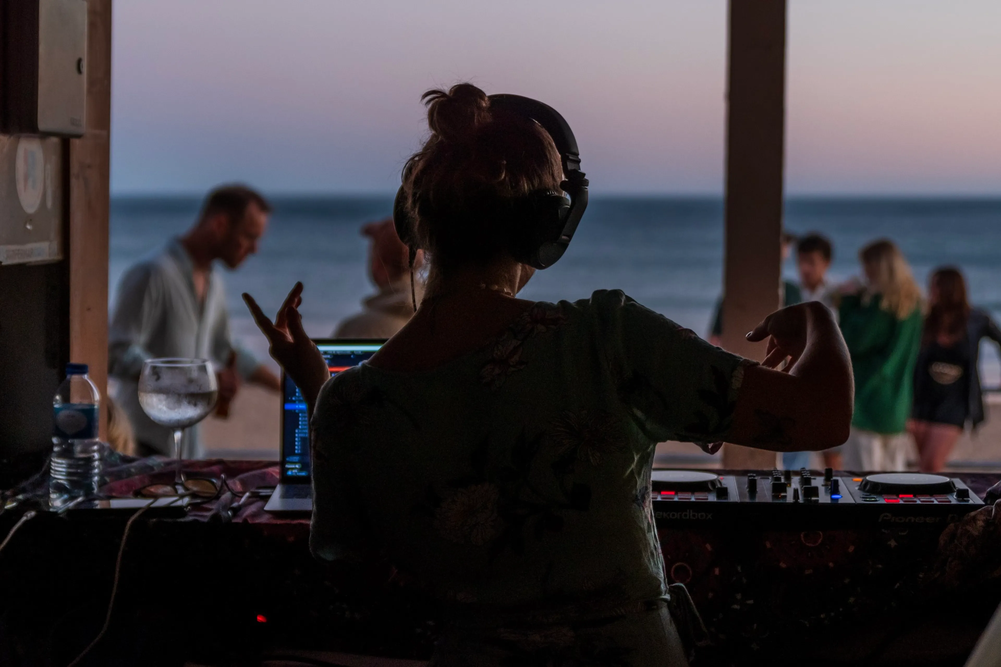 Surfcamp am Strand vor Lissabon: Surfen, Feiern & Gemeinschaft - 3