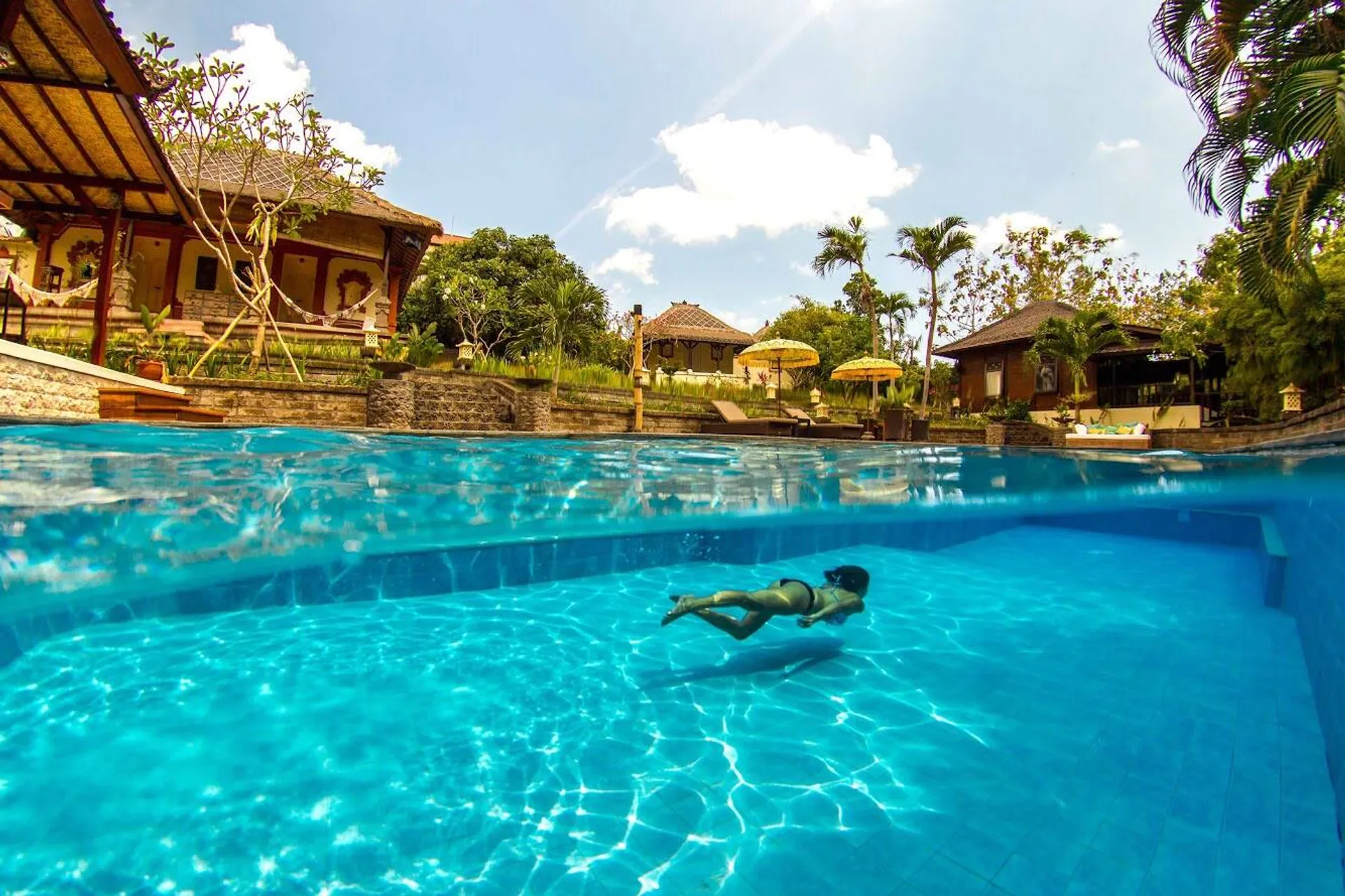 Aerial Yoga Village in Canggu: Luxus & Erholung