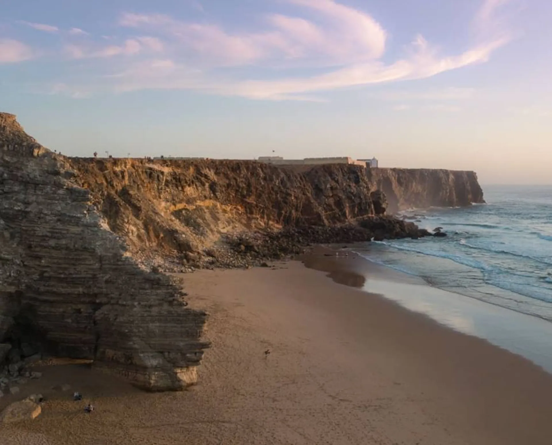 Traumhaftes Sagres: Surf- und Yoga-Urlaub an der Algarve