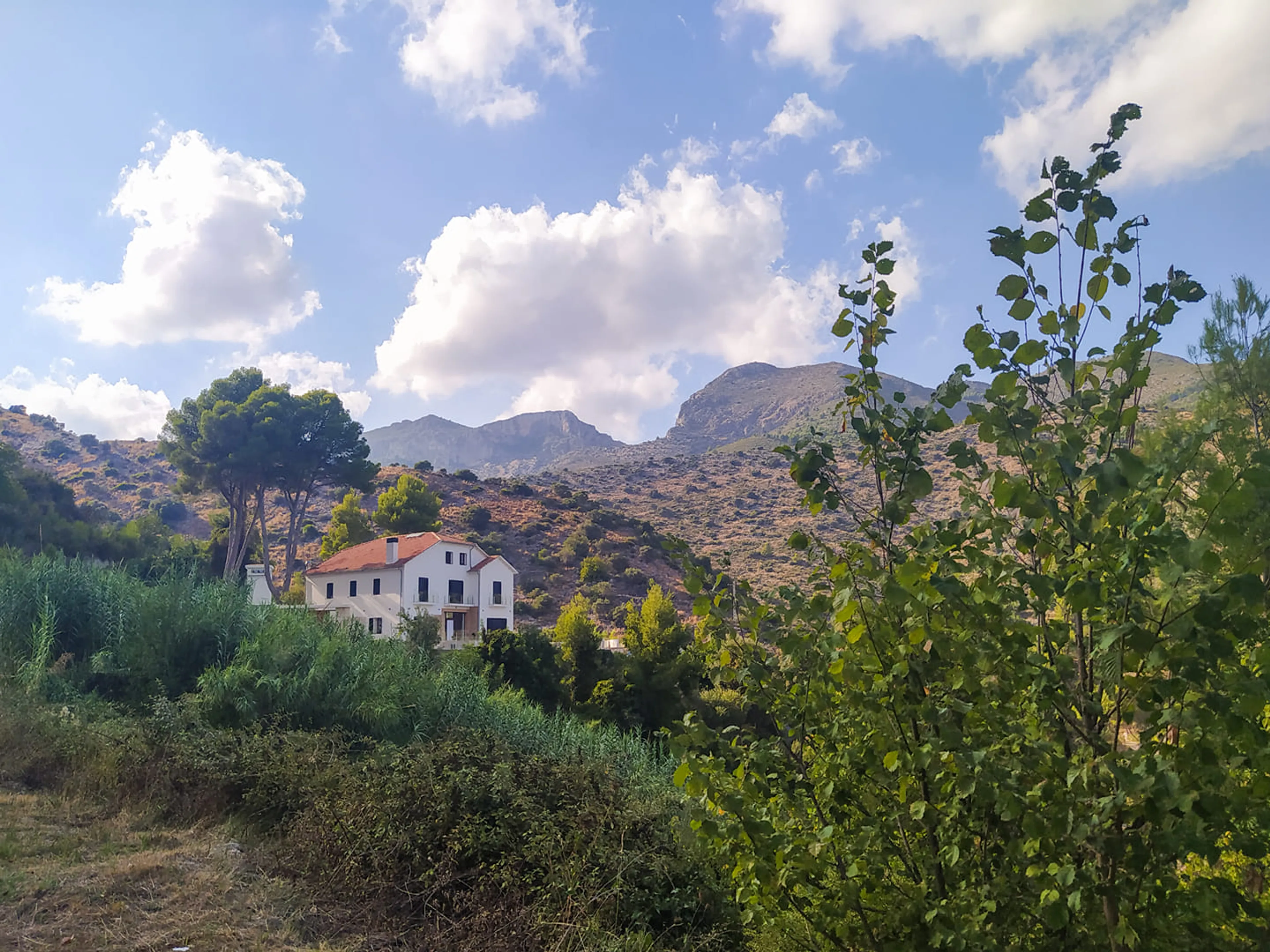 Yoga- und Meditations-Retreat mit Blick auf die valencianischen Berge - image 1