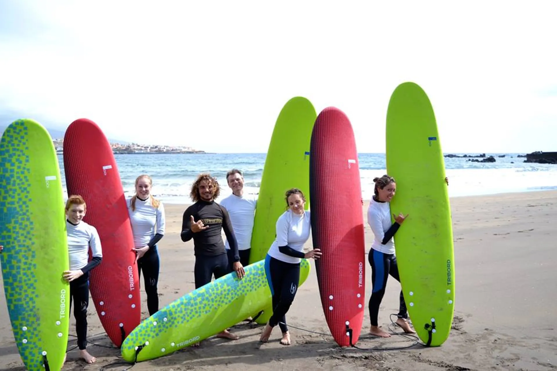 Surfen im ursprünglichen Küstenort El Poris - 3