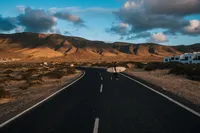 Zwischen Klippen und Vulkanen: Dein Surferlebnis auf Lanzarote