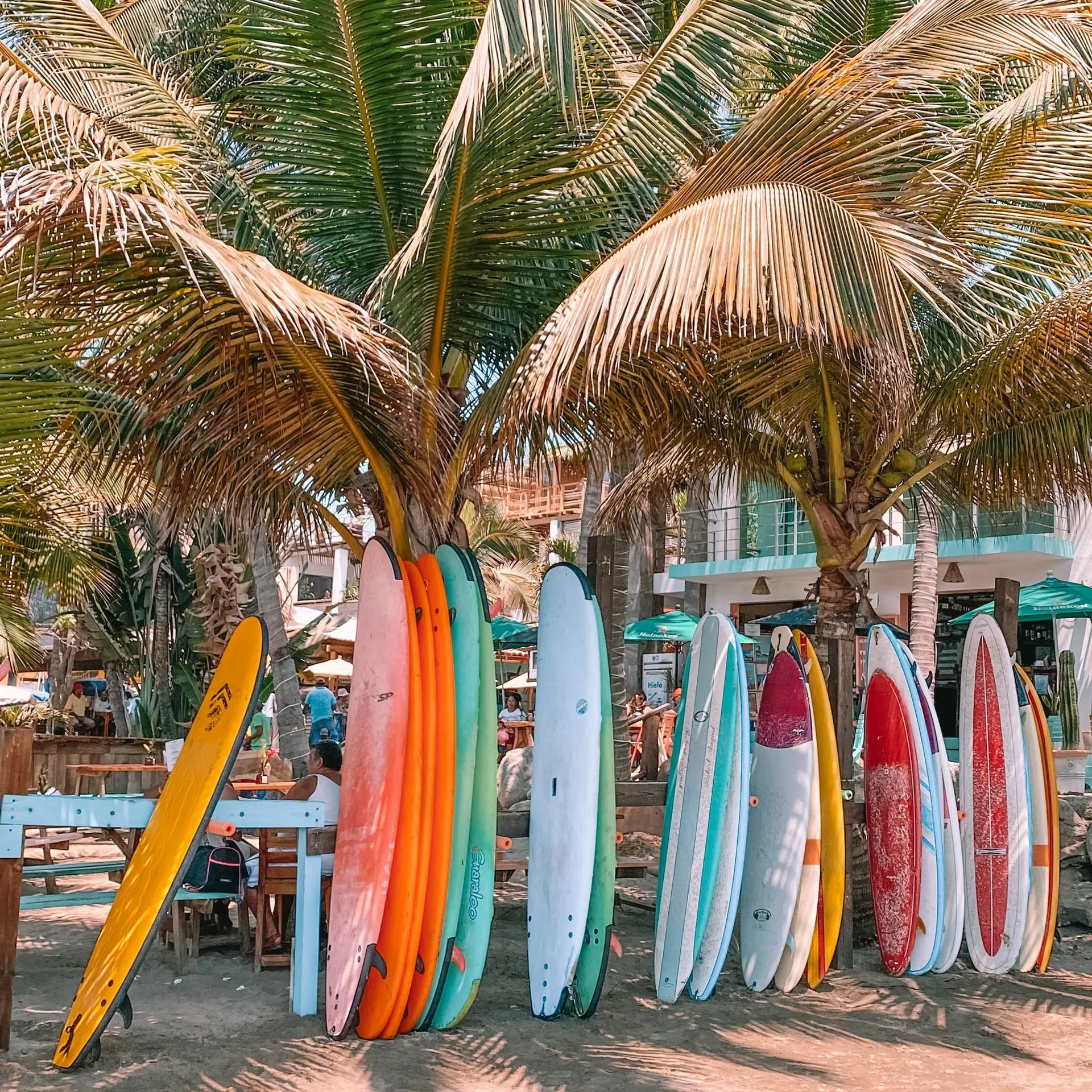 Surferparadies Uluwatu: Surfe die legendären Wellen im Süden Balis - 4