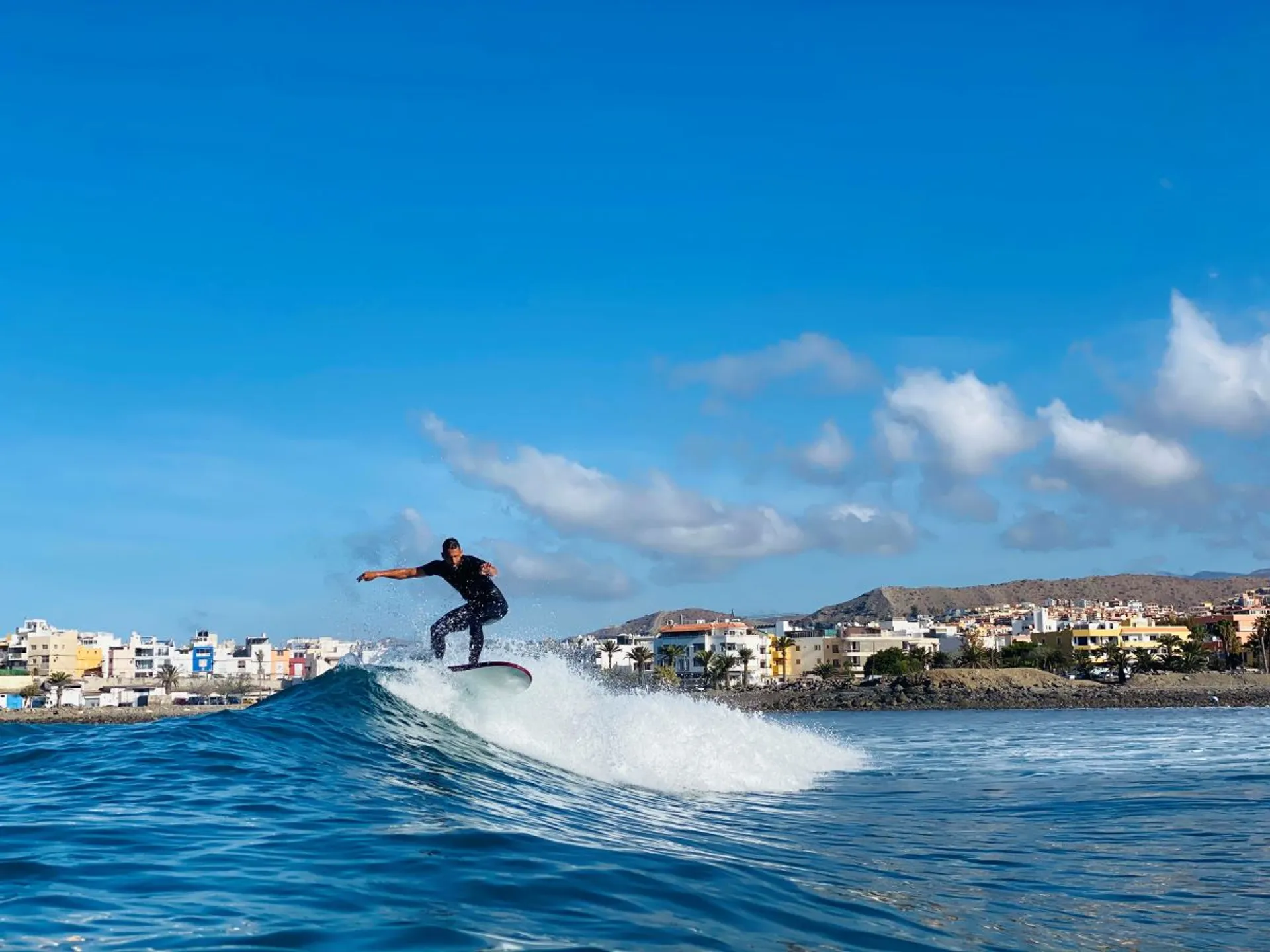 Surfen in Las Palmas: Umgeben von fantastischen Surfspots