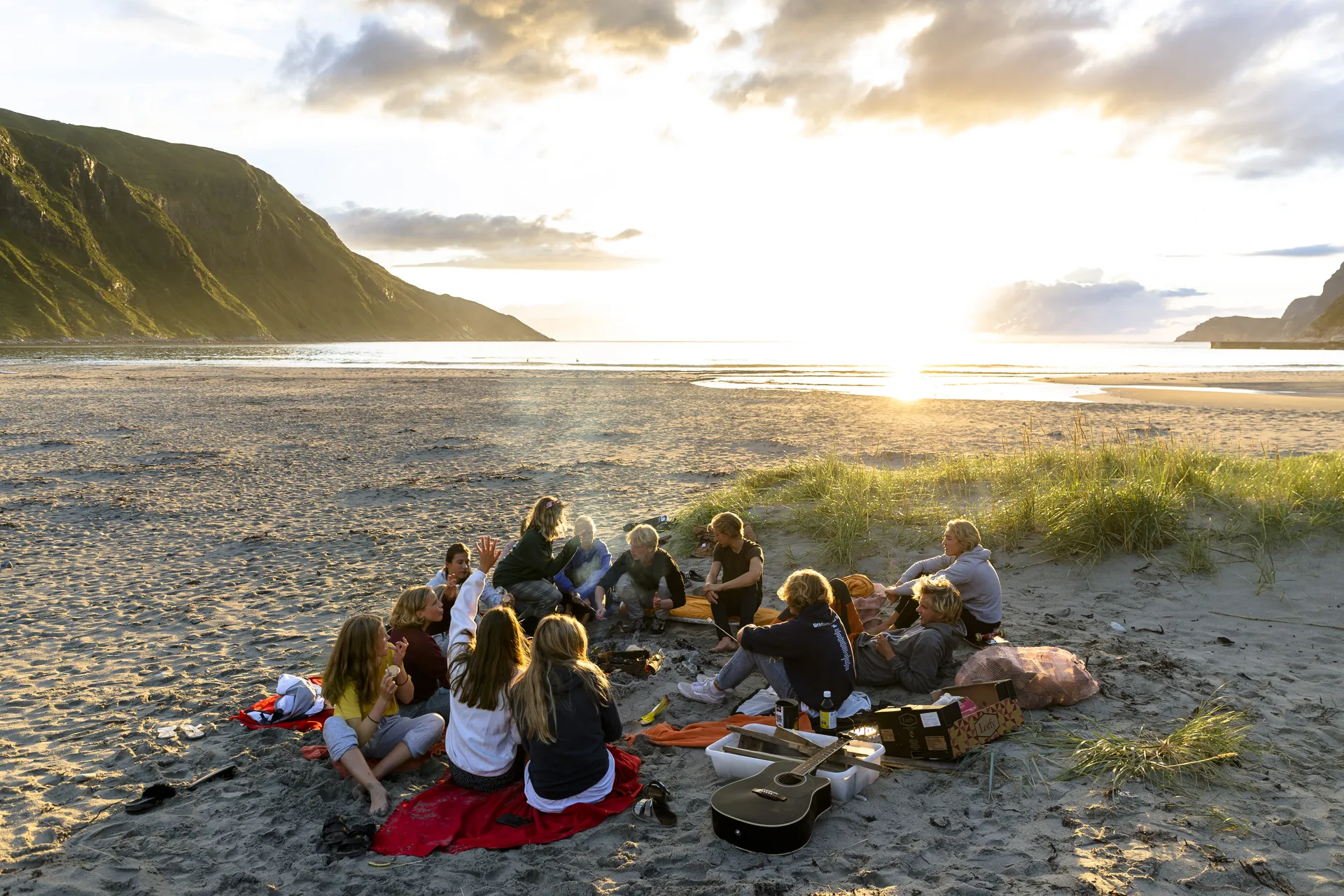 Surfcamp zwischen majestätischen Bergen und weißen Sandstränden - 4