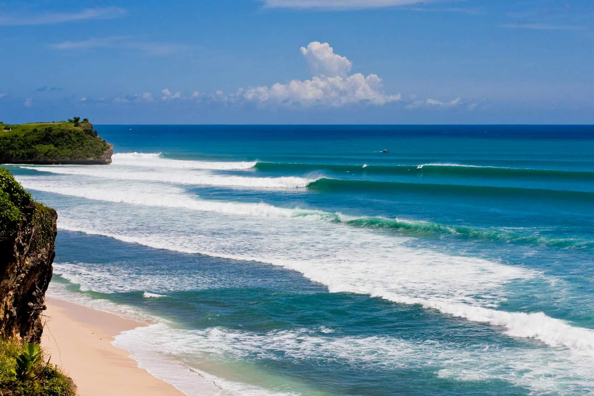 Surferparadies Uluwatu: Surfe die legendären Wellen im Süden Balis - 2