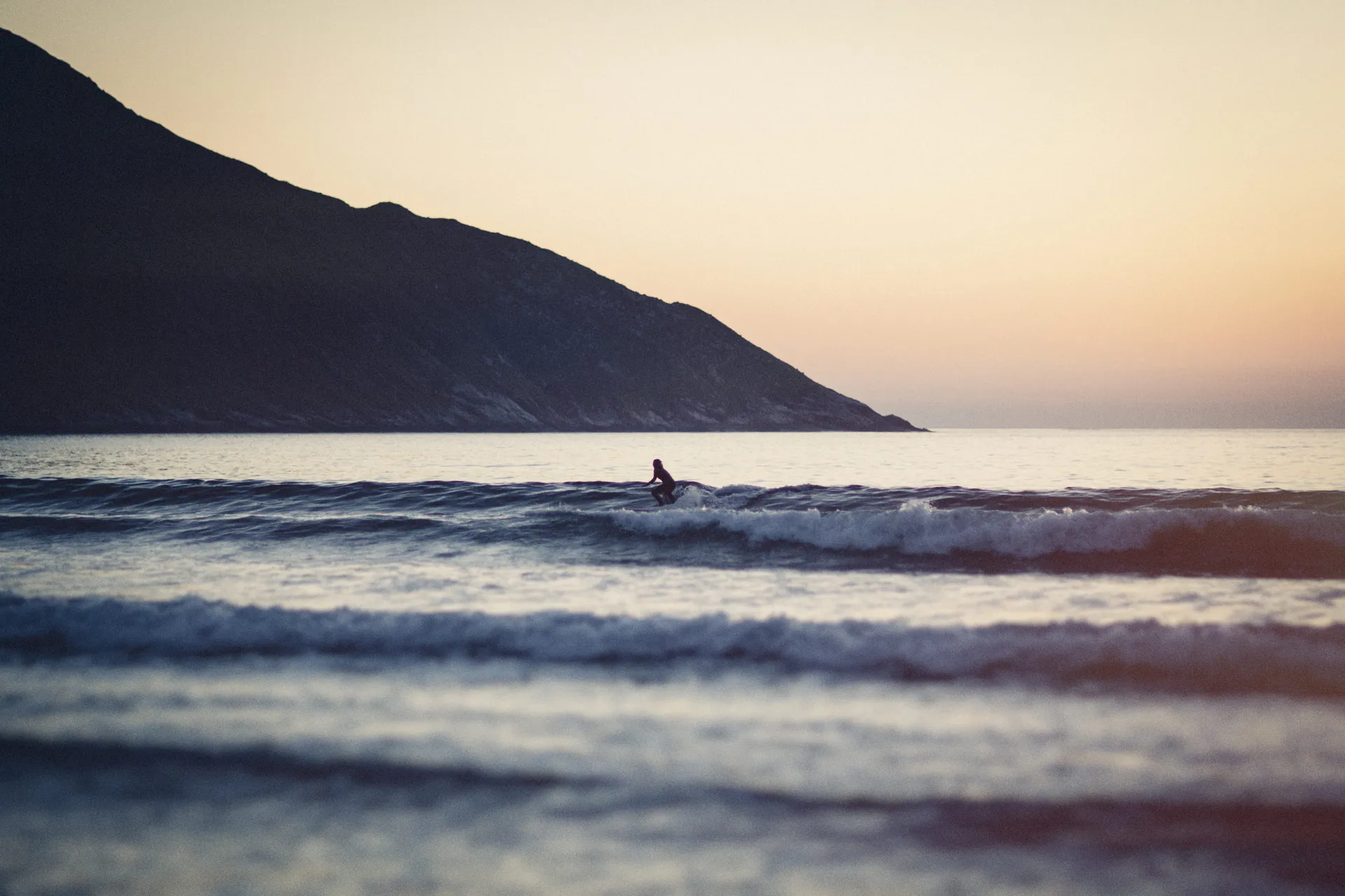 Surfcamp zwischen majestätischen Bergen und weißen Sandstränden - 5