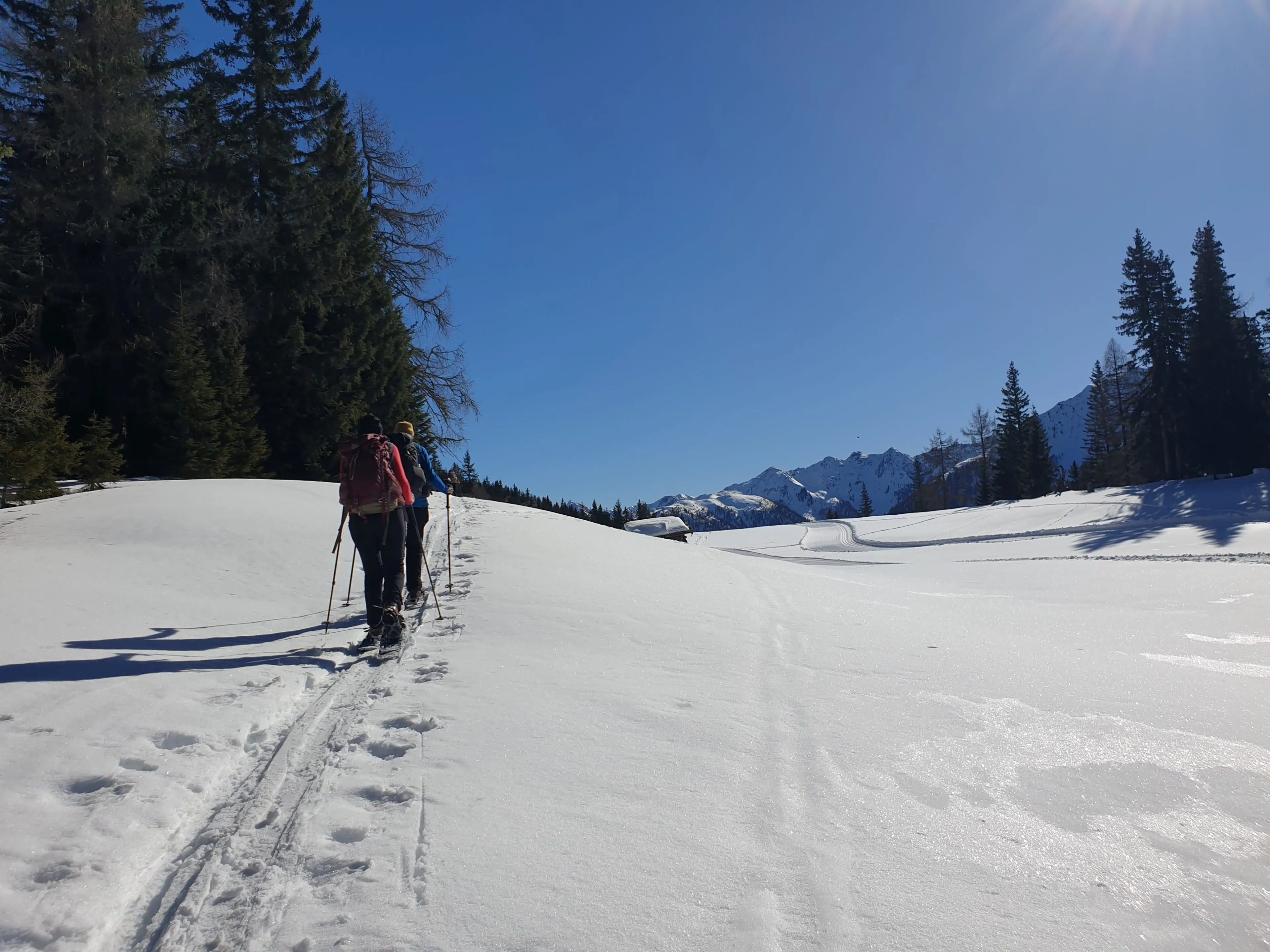 Schneeschuhwandern vor traumhafter Kulisse in Tirol - 3