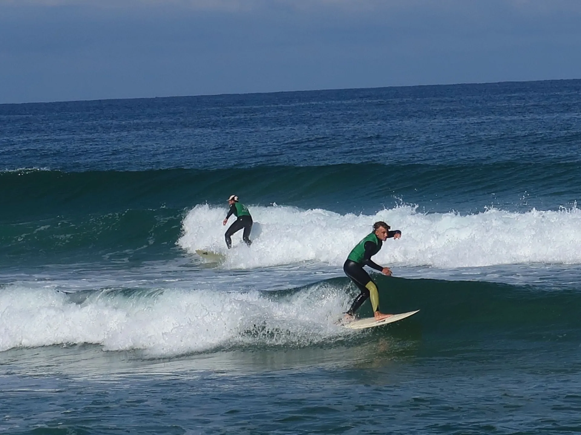 Surfen an den besten Beachbreaks Europas im Einklang mit der Natur - 2