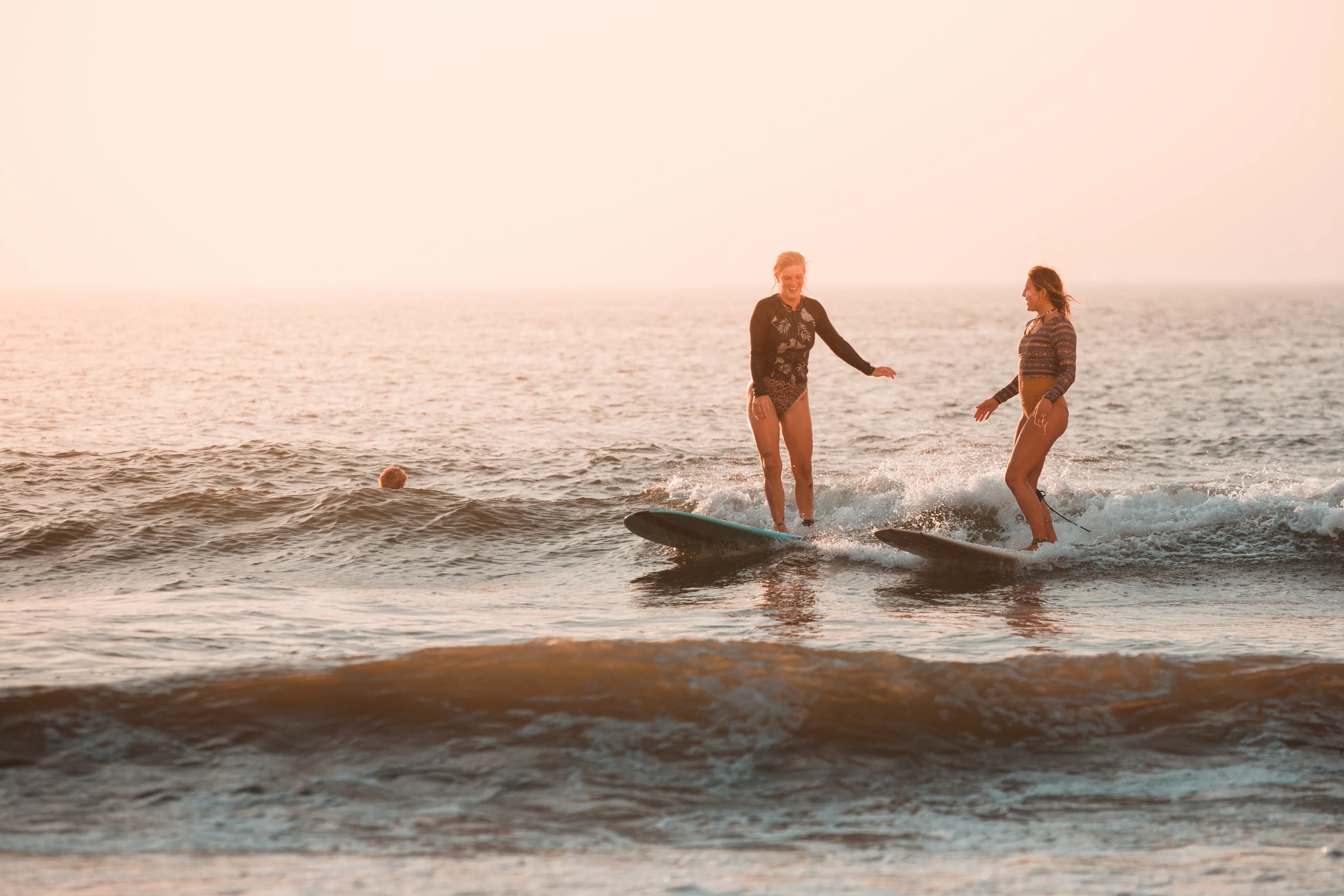 Chilliges Surfhostel in Lissabon: Surfen, Feiern und City-Vibes - 1