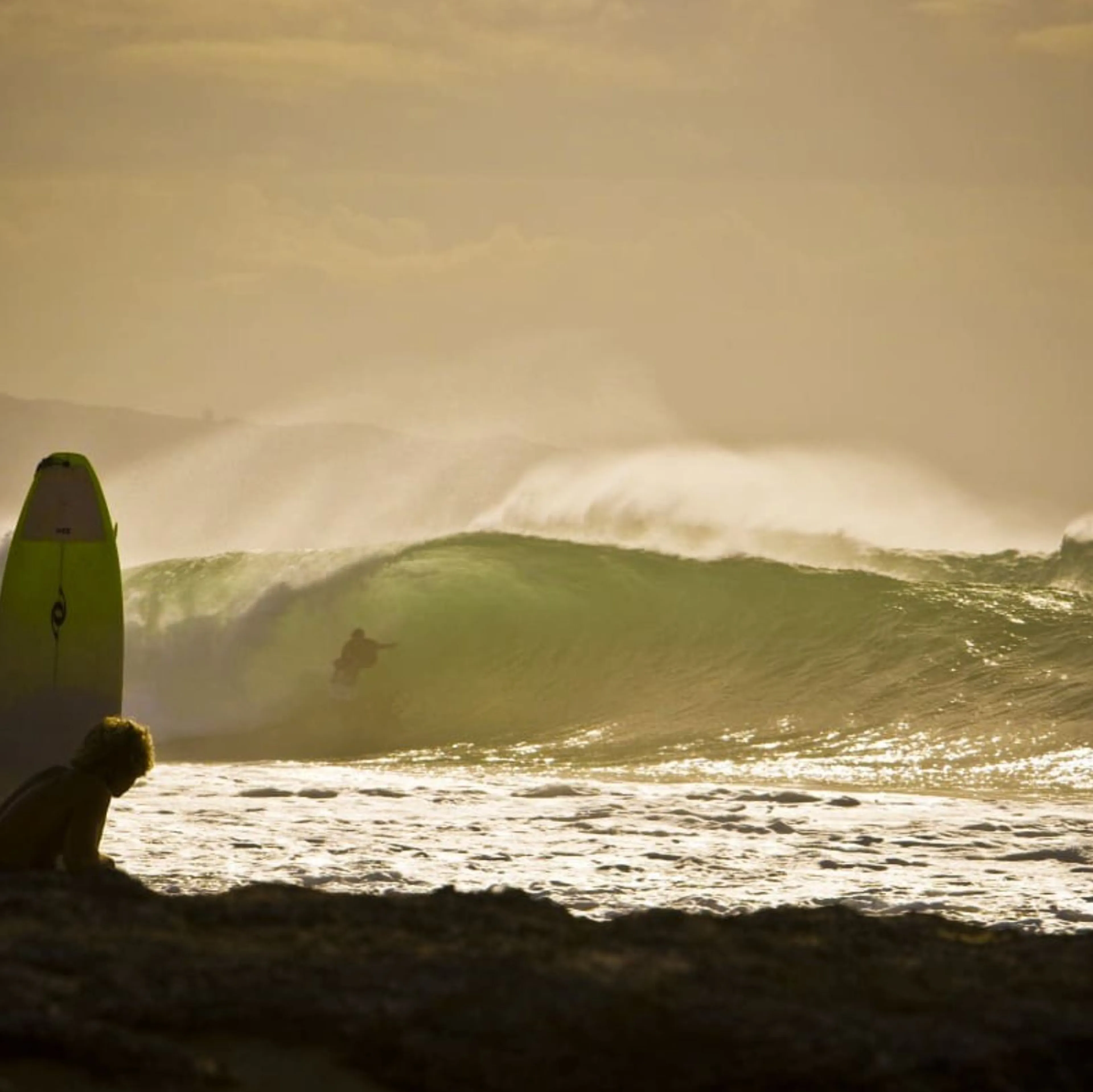 Von Barrels bis uncrowded Spots - Surf Guiding für erfahrene Surfer