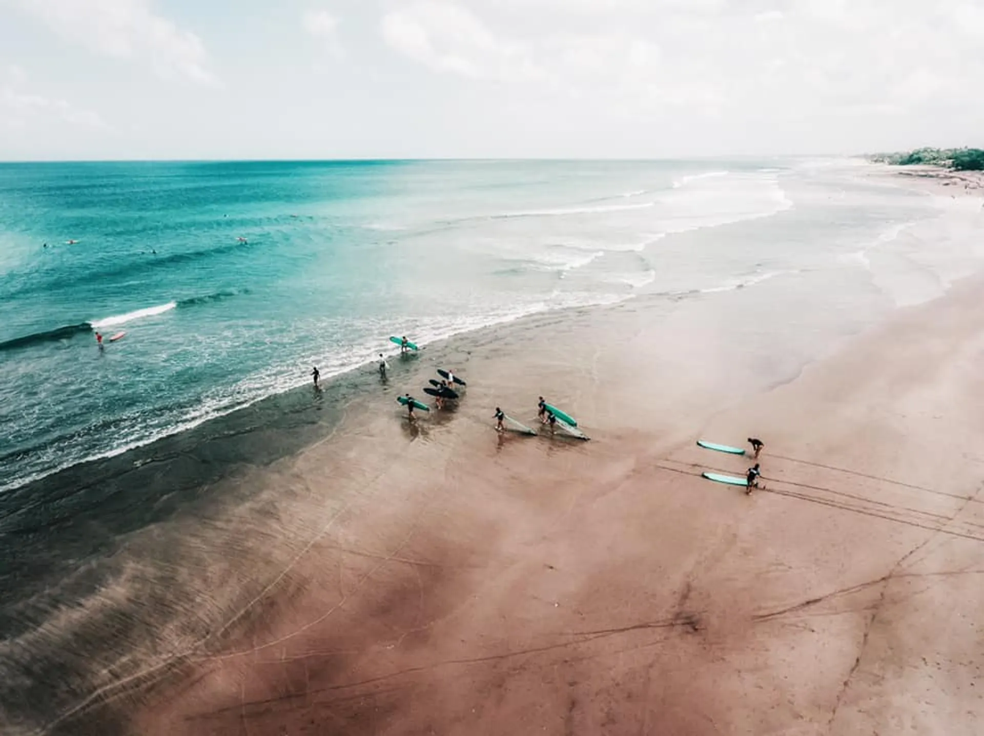 Bali Green Surfcamp: Surfen, Feiern & Gutes tun in Seminyak - 4