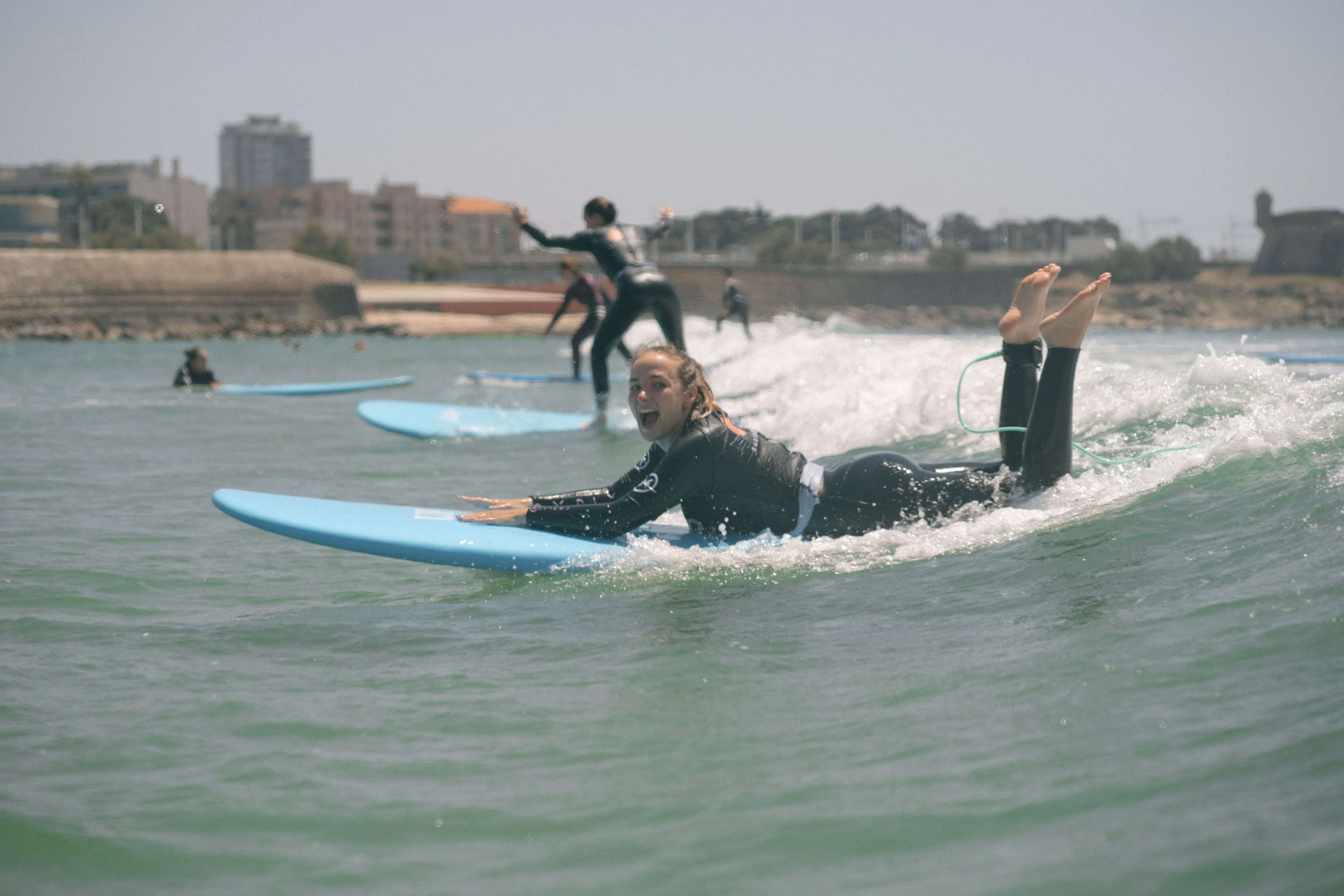 Surfurlaub im Stadtloft: Party, Sightseeing und perfekte Wellen - 1