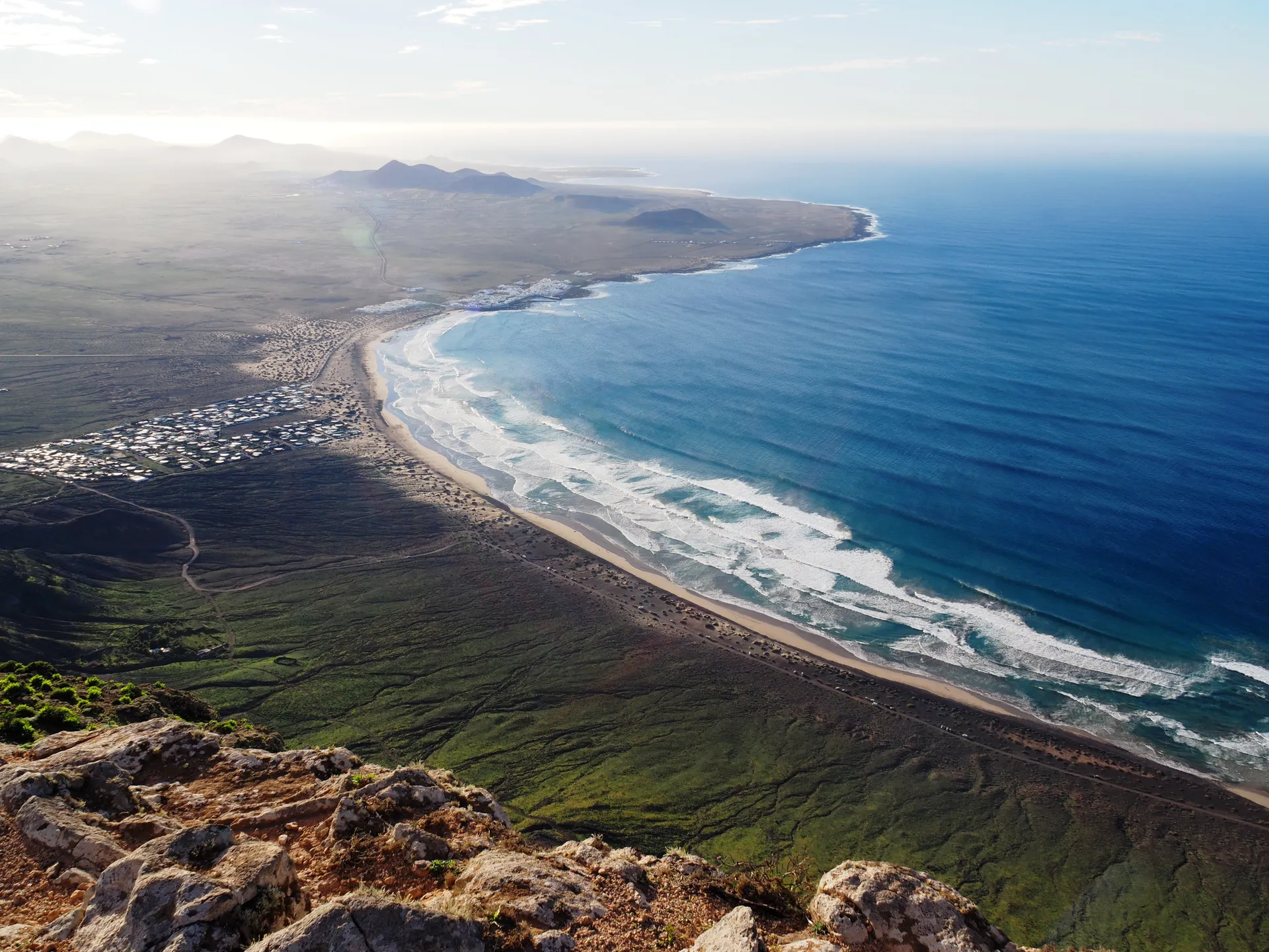Surfen und Yoga: Umgeben von den Vulkanen Lanzarotes - 3