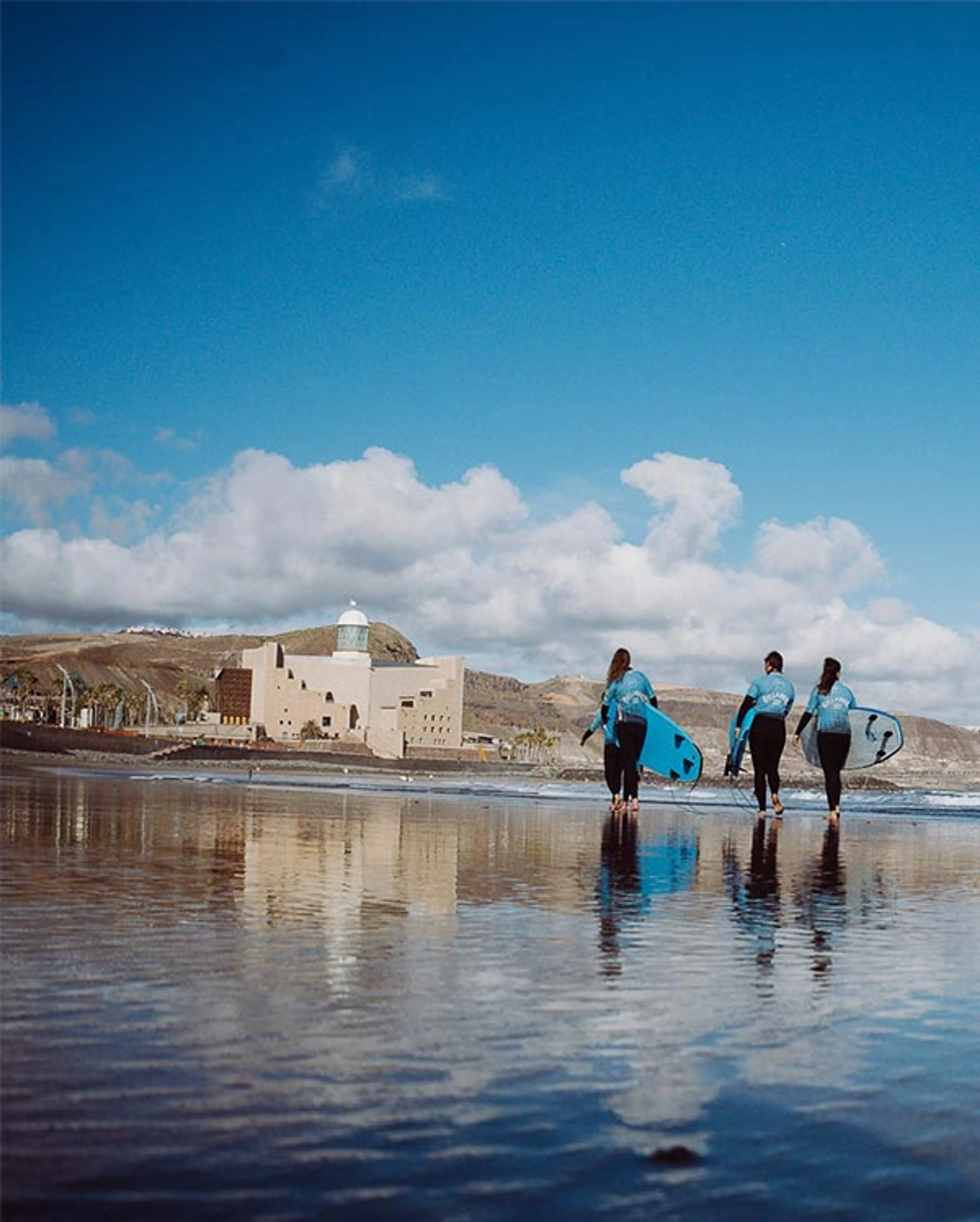 Wellen mitten in der Stadt – Surfurlaub in Las Palmas - 1