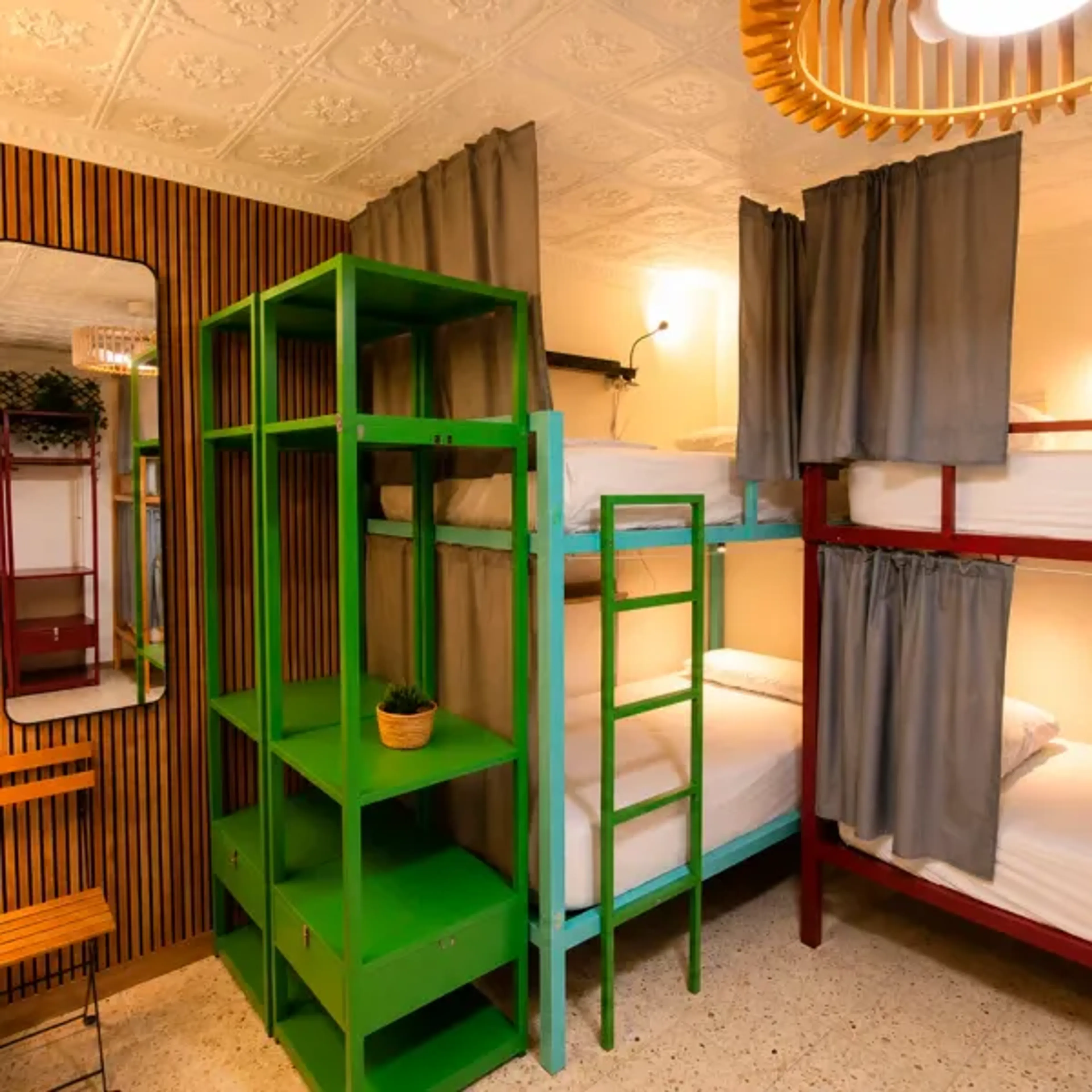 Bett im 6er-Frauen-Mehrbettzimmer mit eigenem Bad - 1