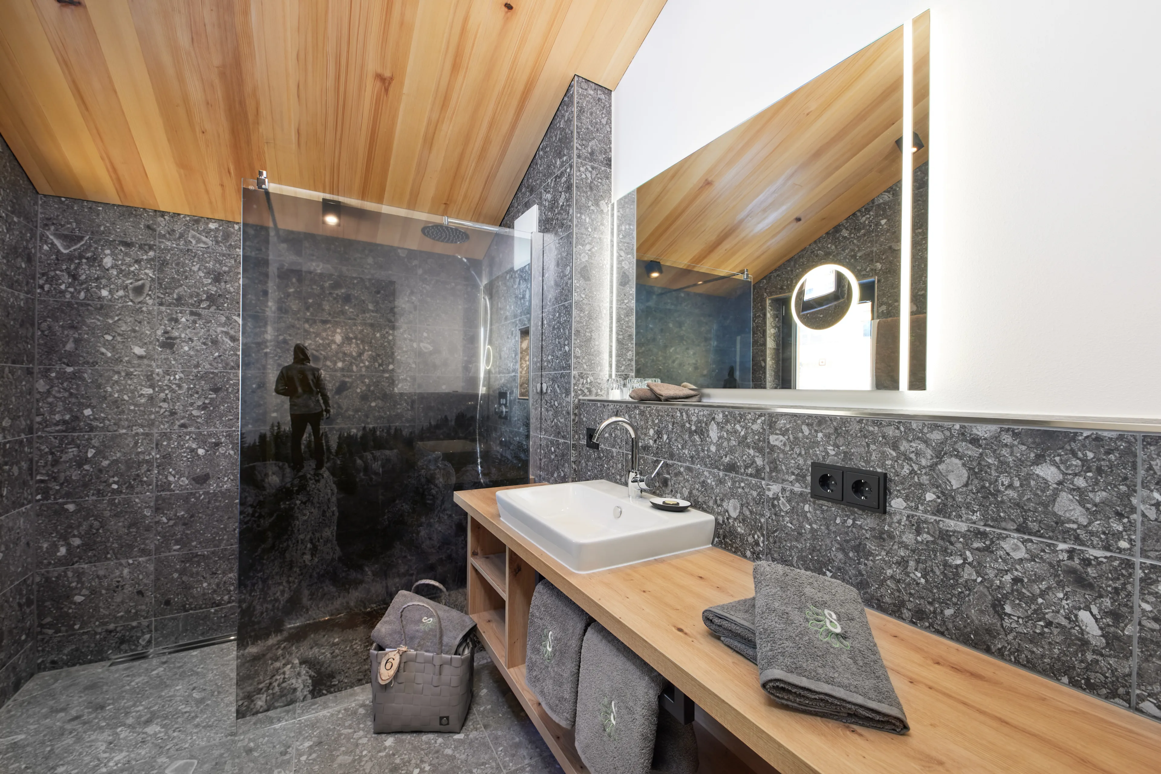 Suite - 3