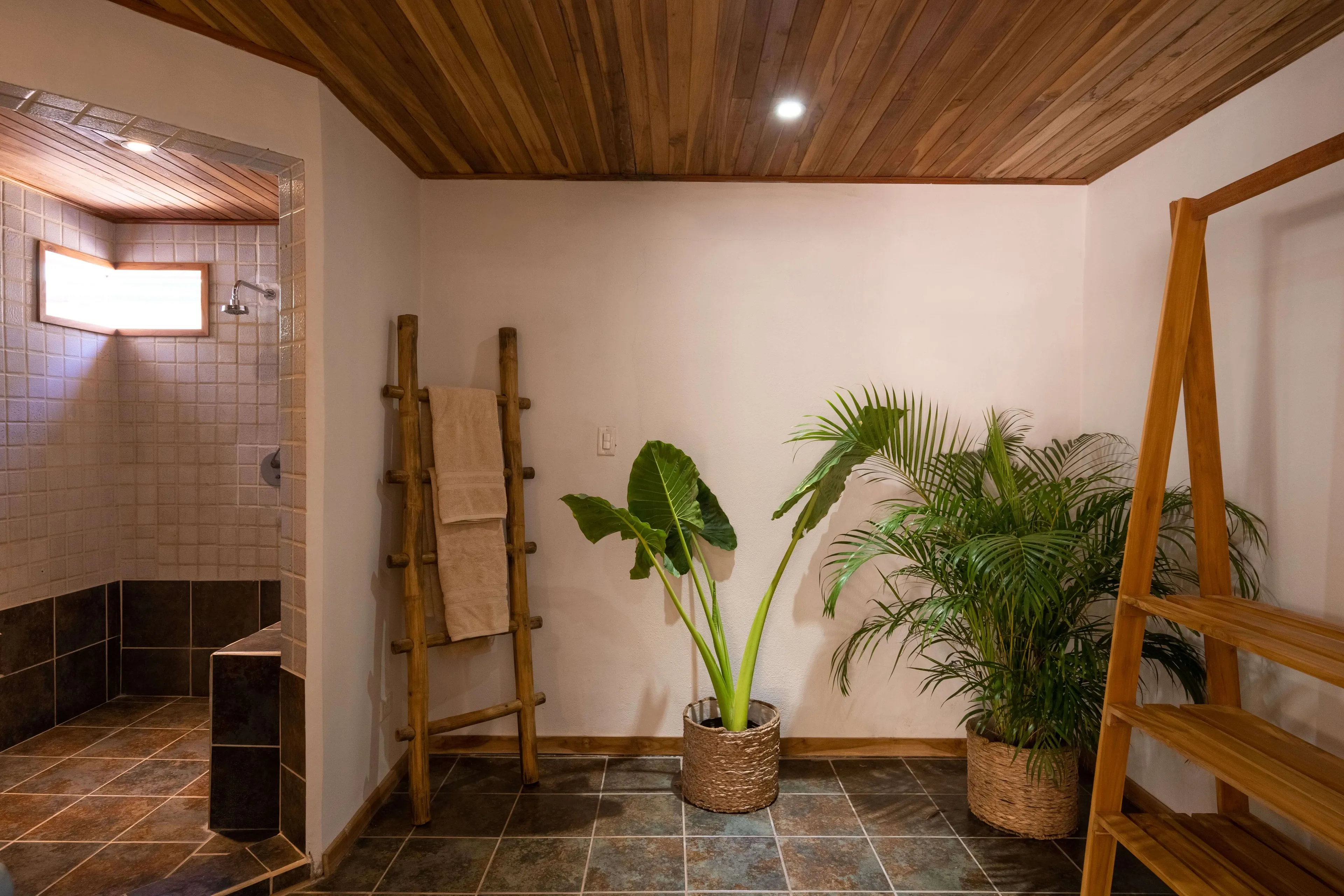 Geteiltes 4-Bettzimmer mit eigenem Badezimmer - 5