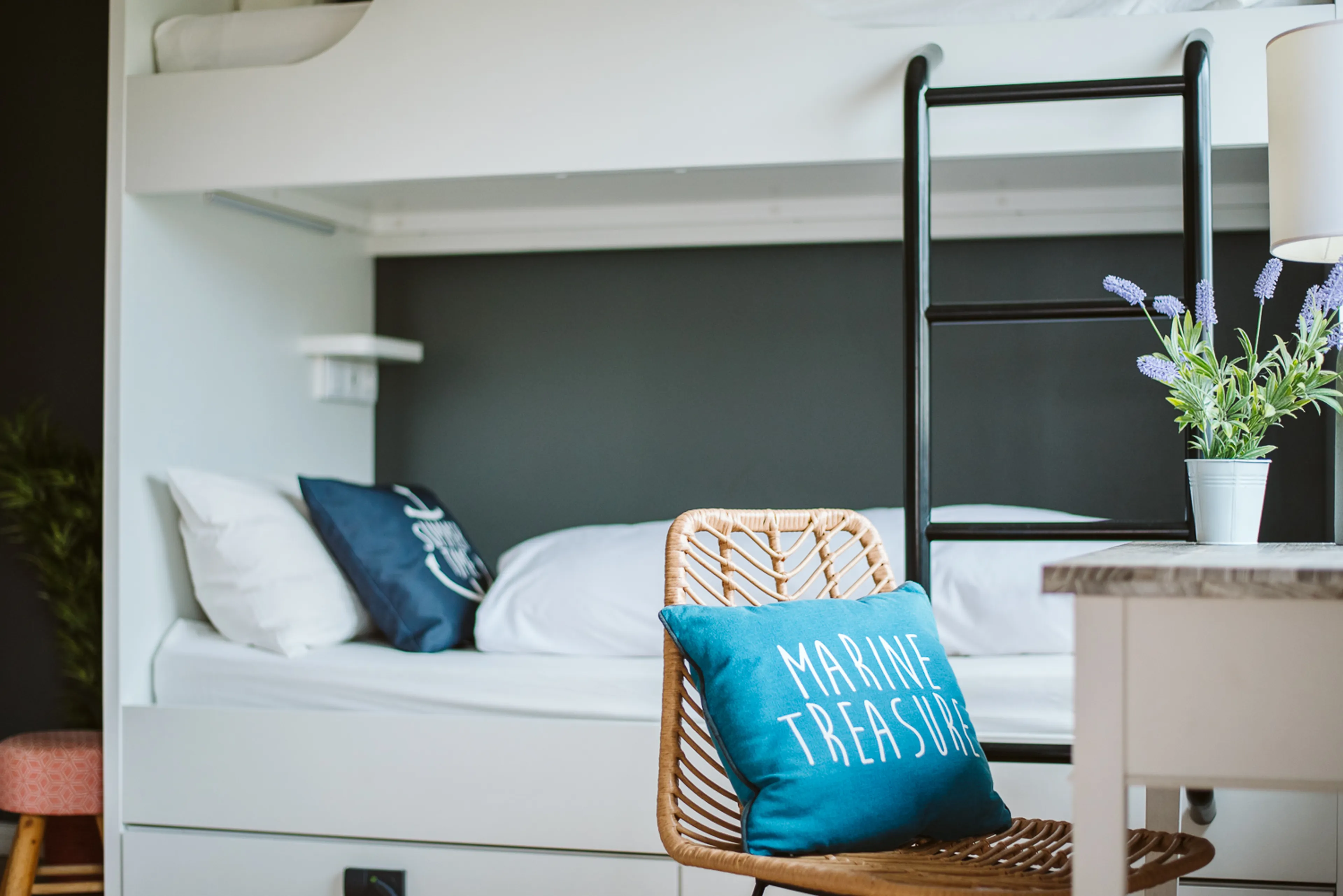 Dreibettzimmer für Frauen mit Balkon und Meerblick in separater Villa - 2