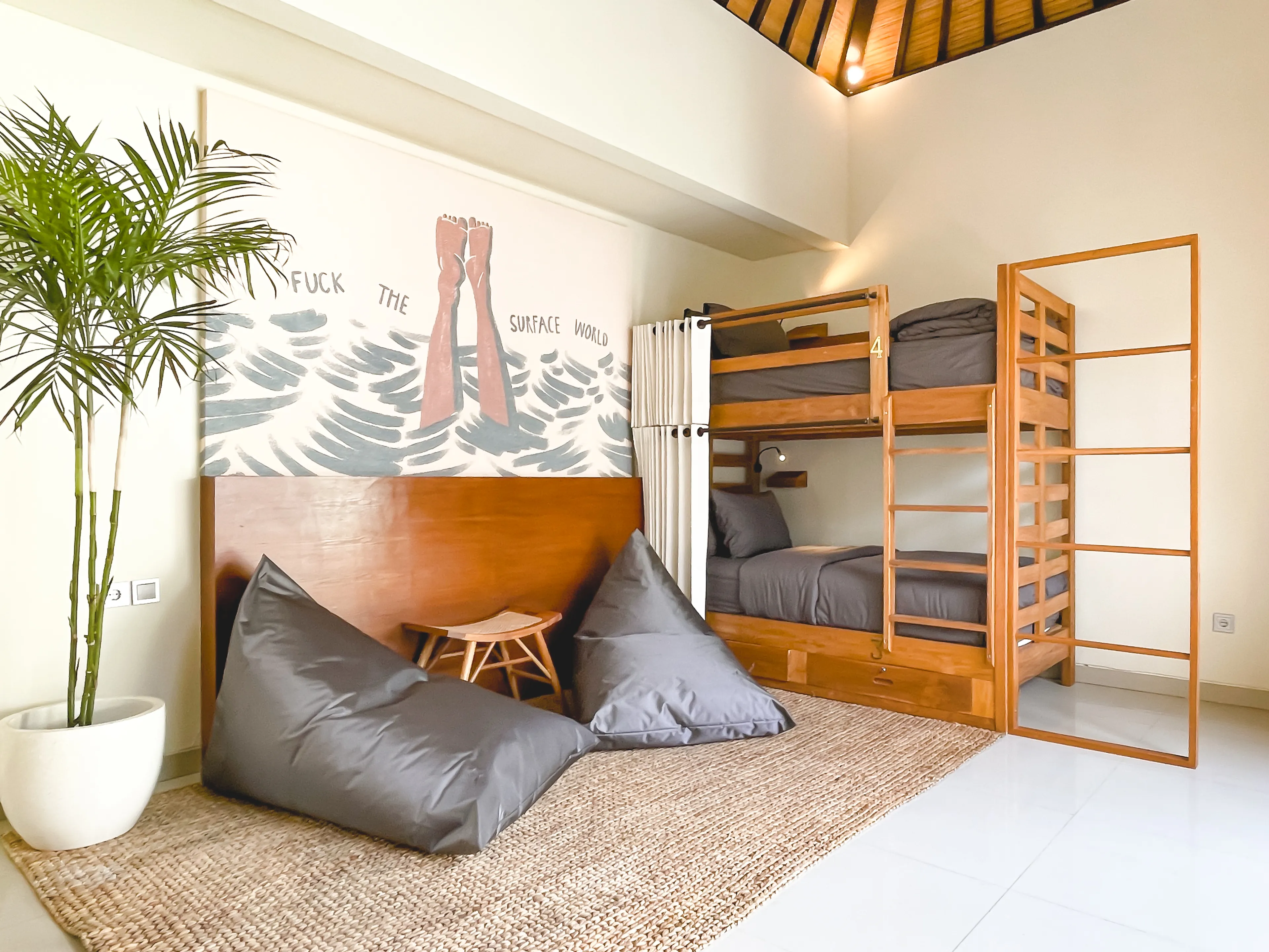 Dorm-Villa mit Pool - 6