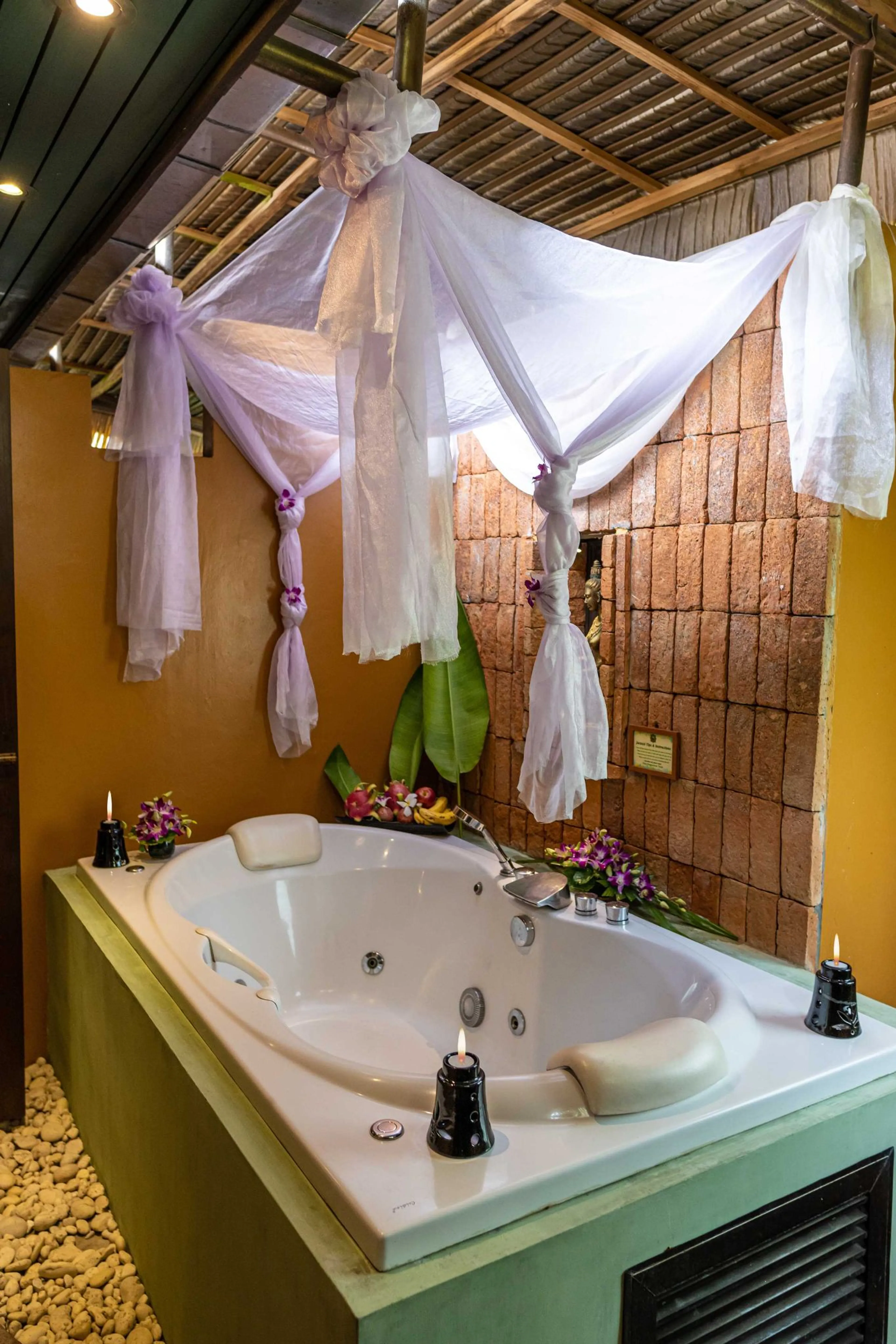 Superior Jacuzzi Villa - 8