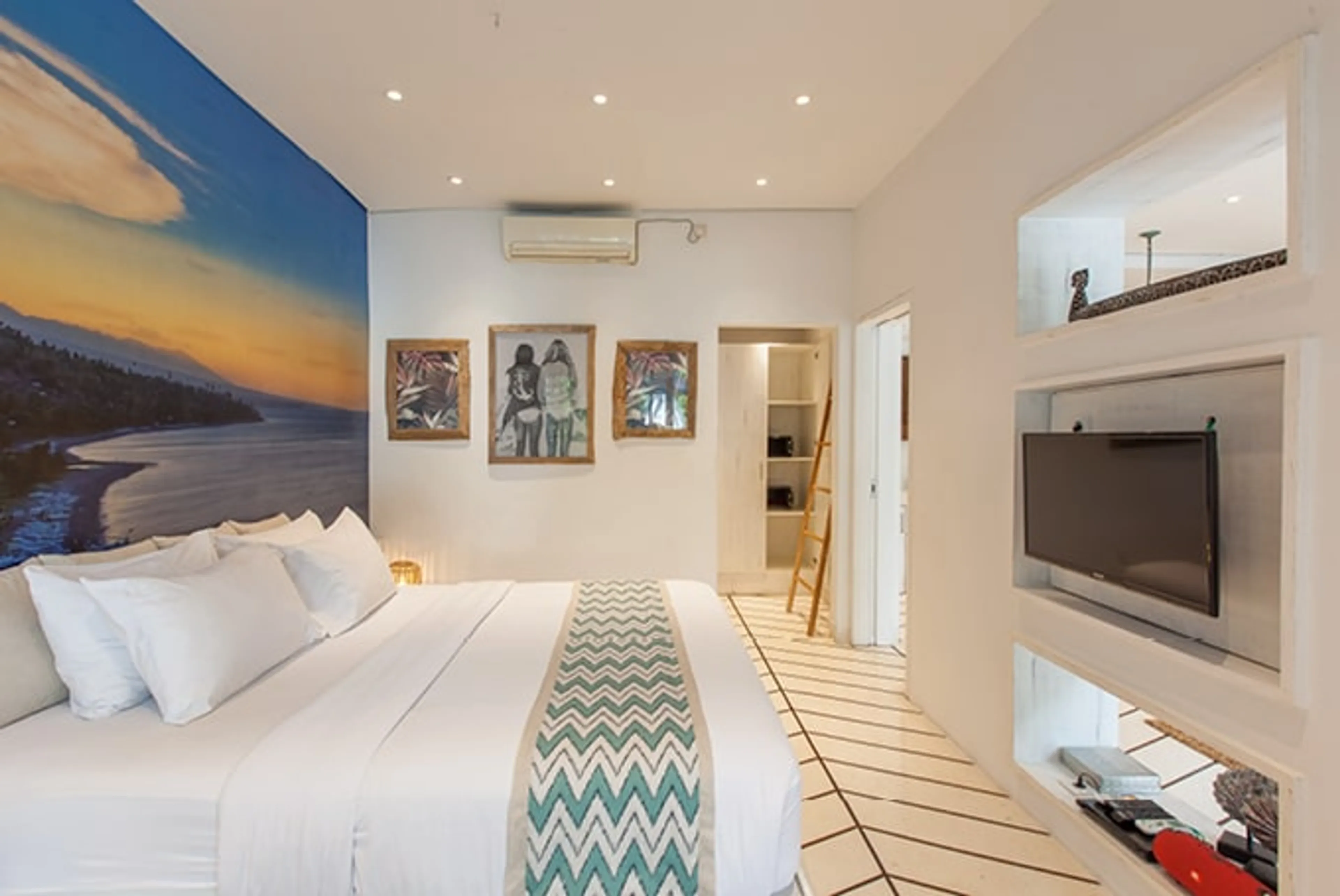 Deluxe Suite - 2