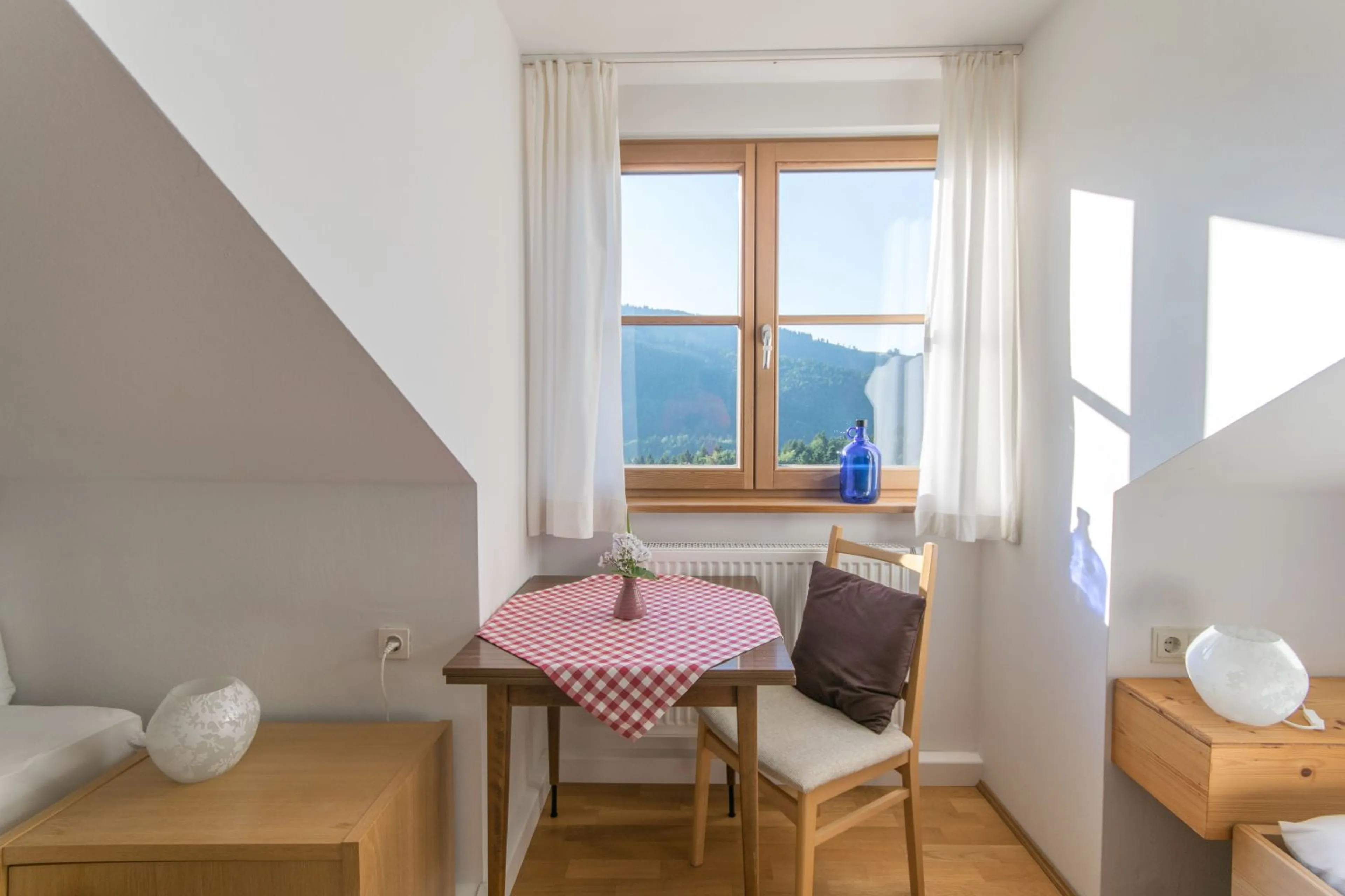 Doppelzimmer mit geteiltem Bad, neu renoviert - 2