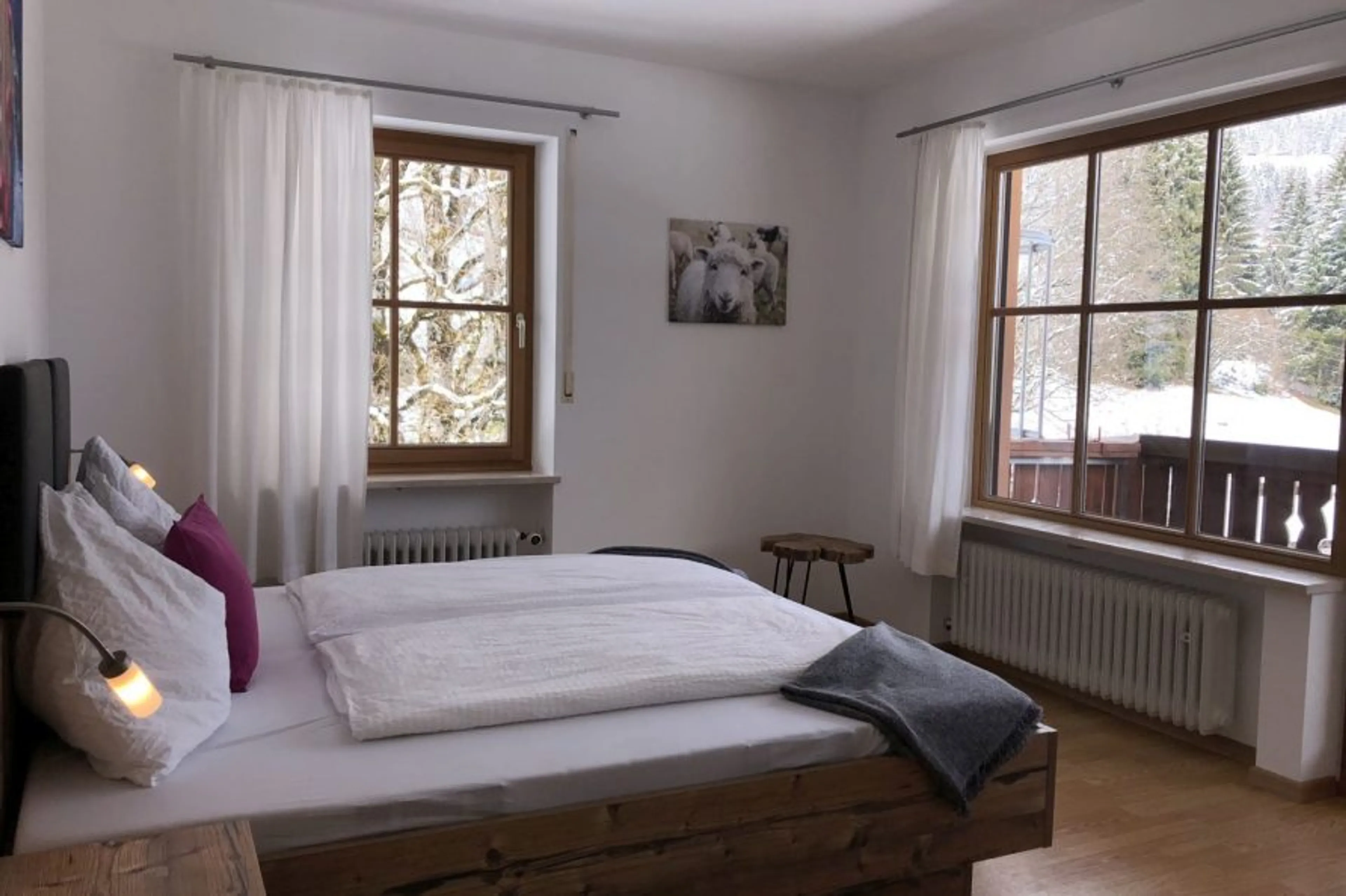 Doppelzimmer mit eigenem Bad, neu renoviert, mit Balkon - 1