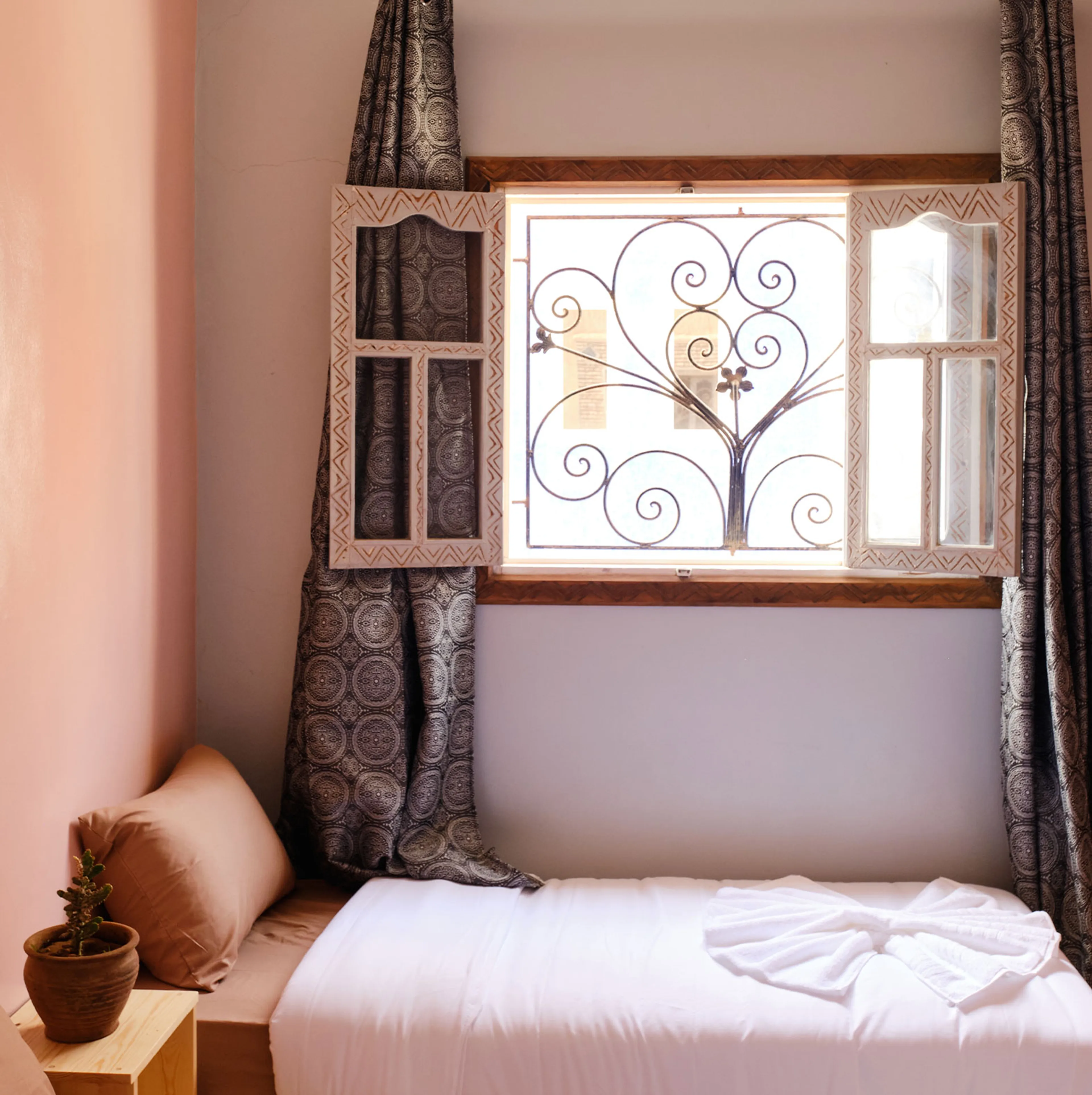 Geteiltes Dreibettzimmer mit Bad - 3