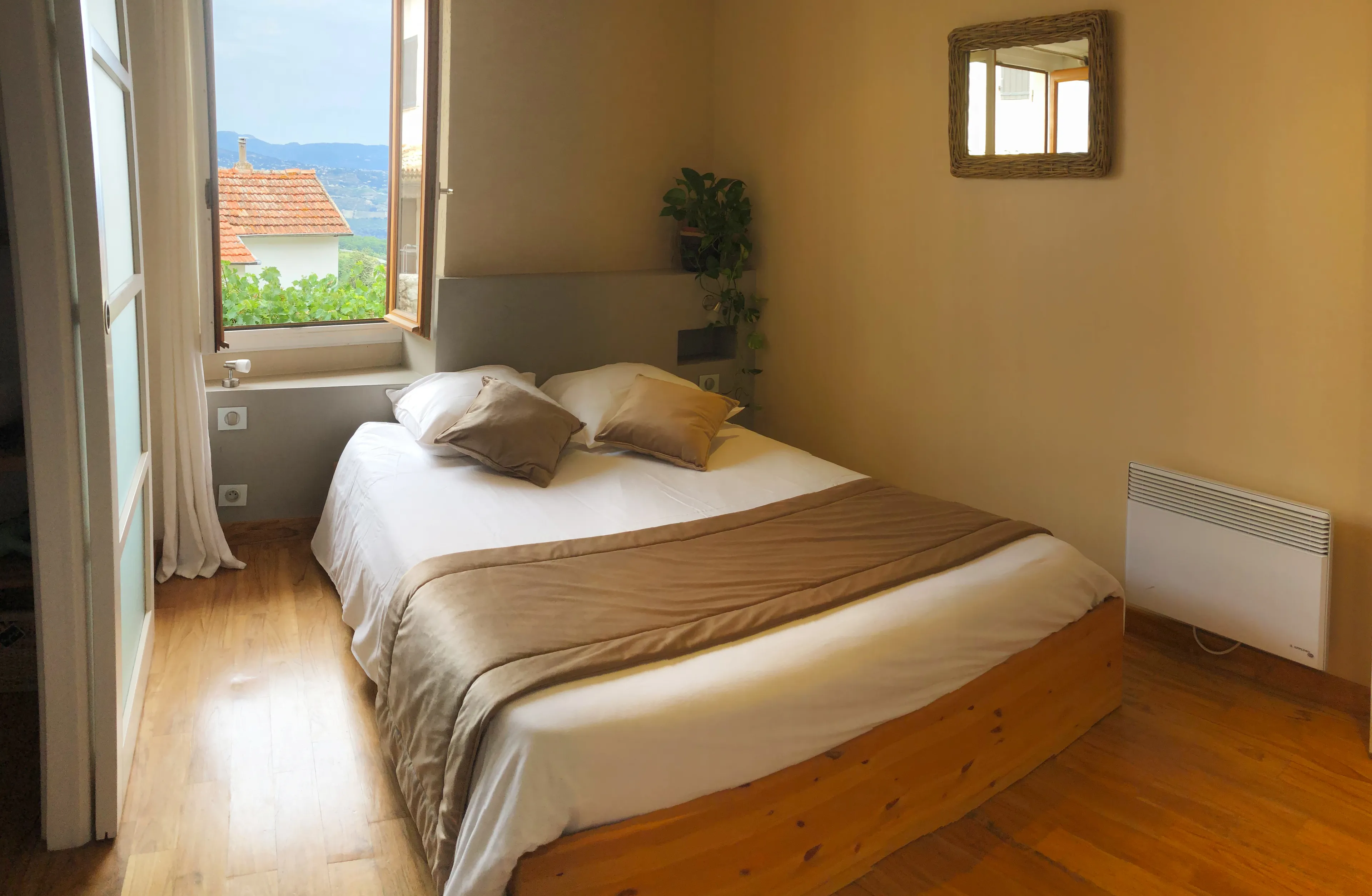 Privates Doppelzimmer mit Bergblick (ohne Balkon) - 2