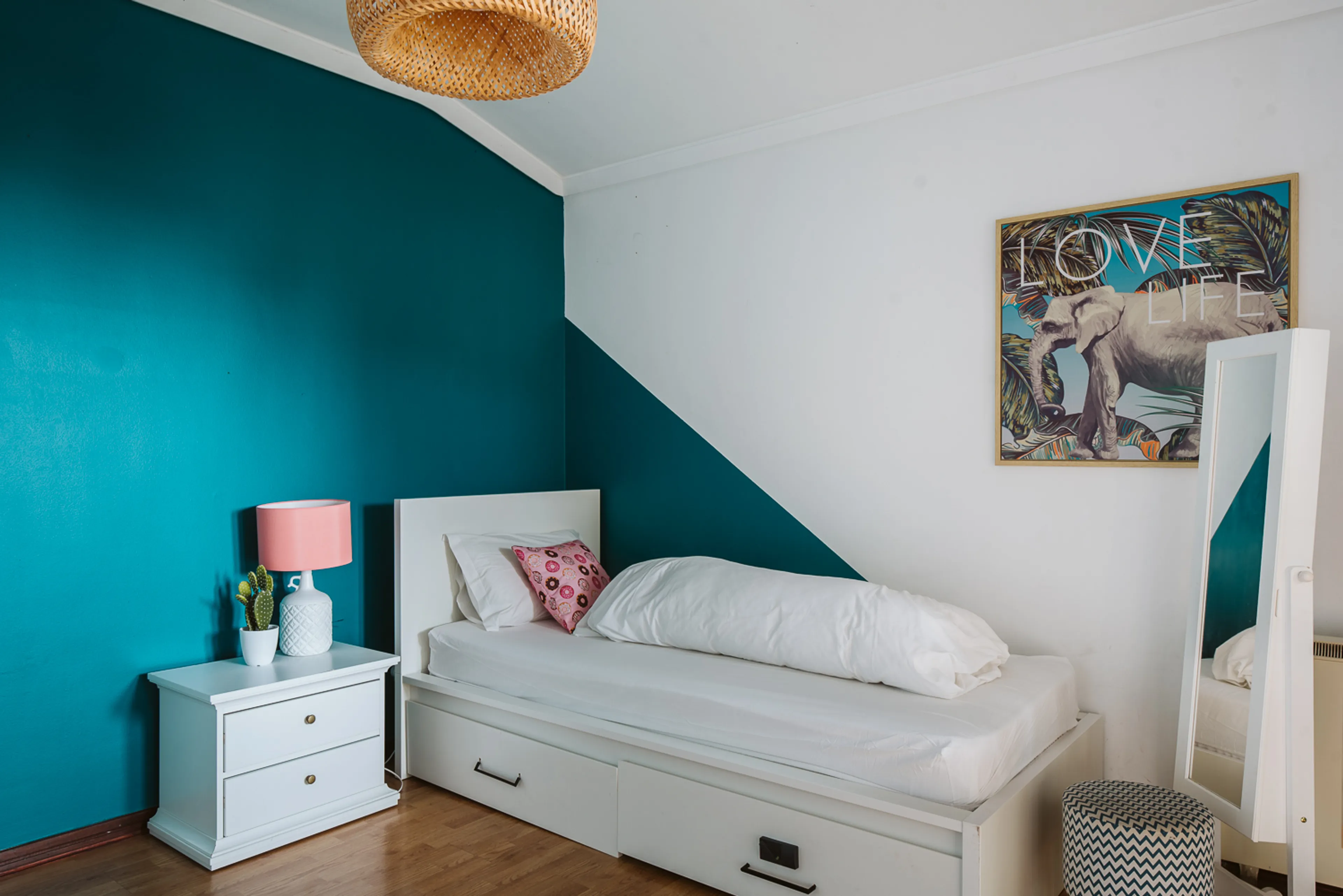Dreibettzimmer für Frauen mit Balkon und Meerblick in separater Villa - 1