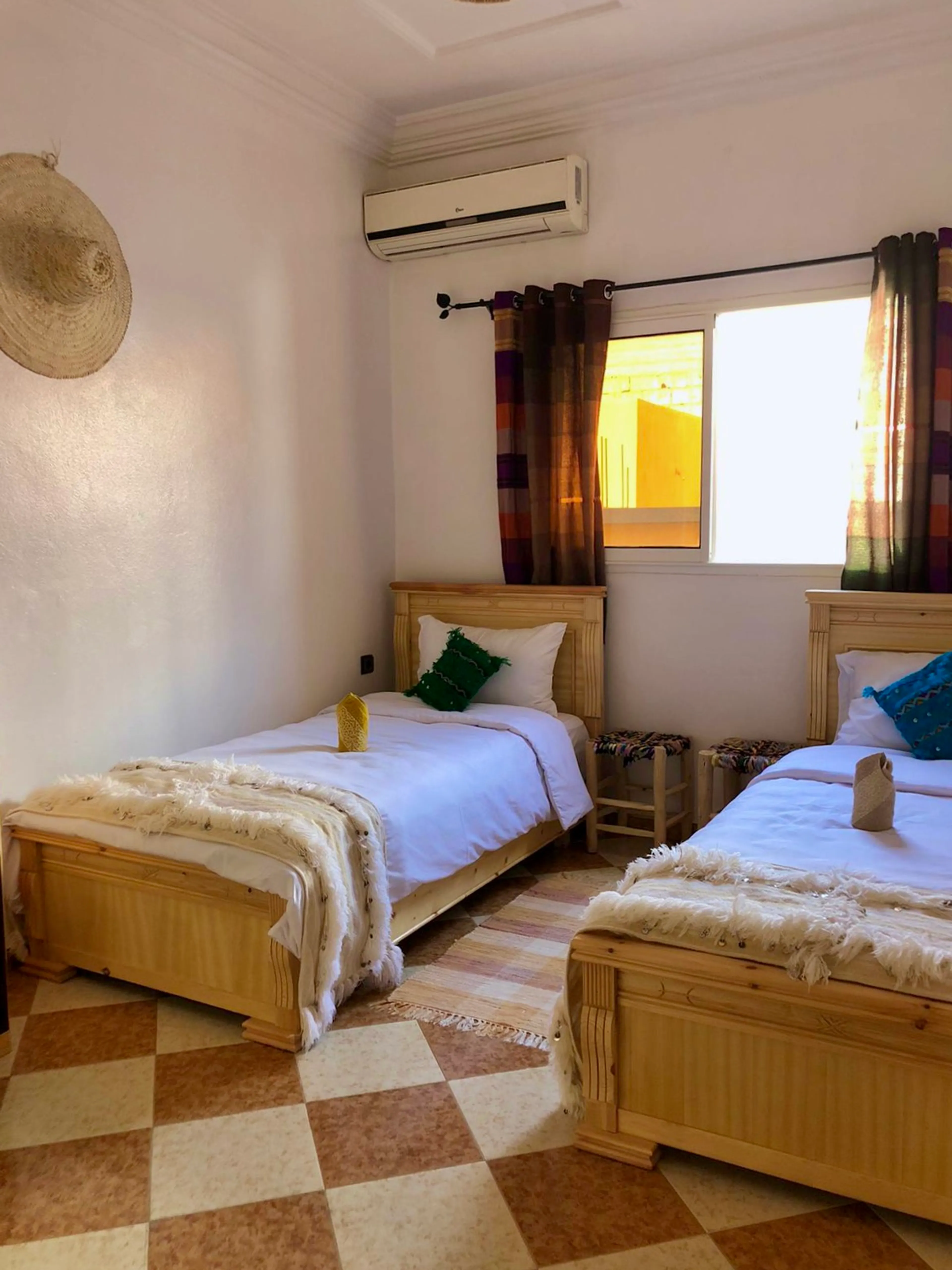 Mehrbettzimmer mit 4 Einzelbetten - 2