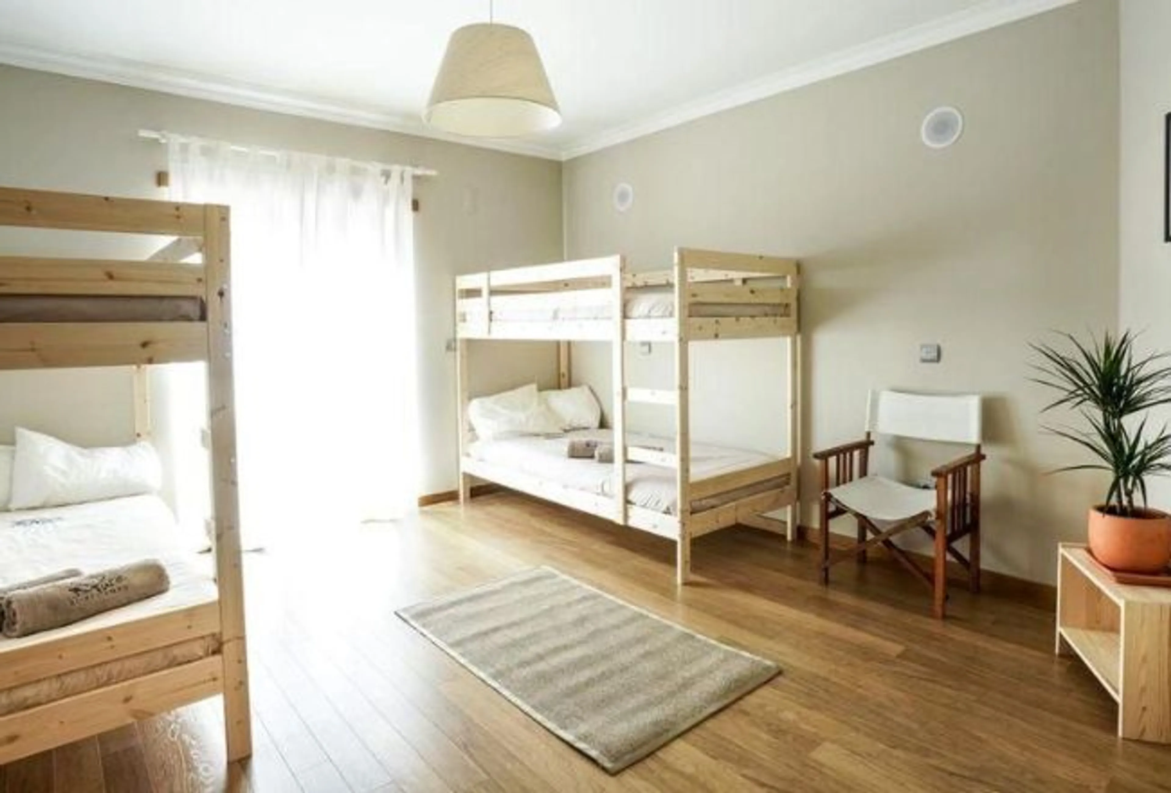 Geteiltes 6-Bettzimmer mit privatem Bad - 1